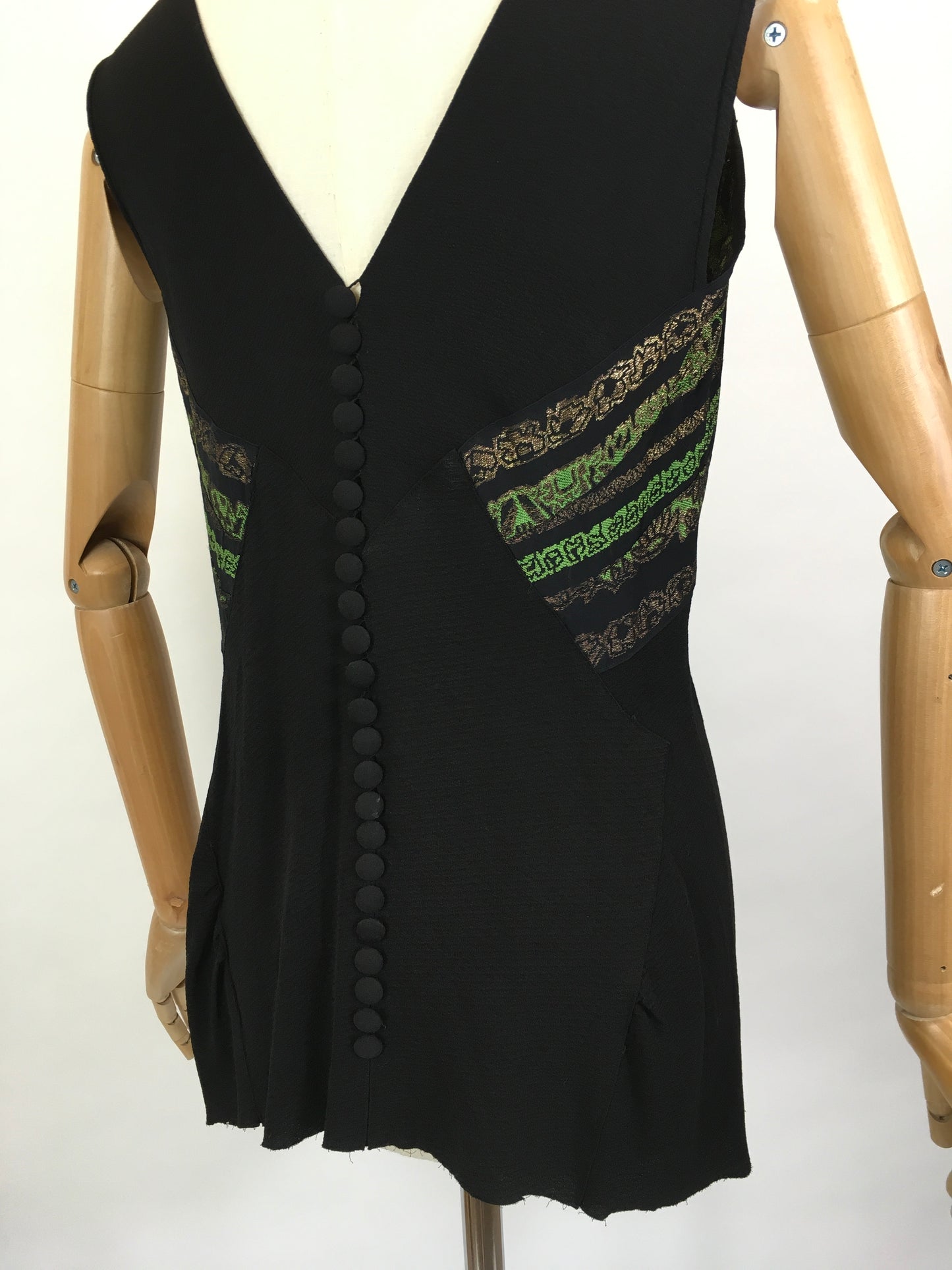 Original 1930s blouse in crepe - With Gorgeous metallic thread details