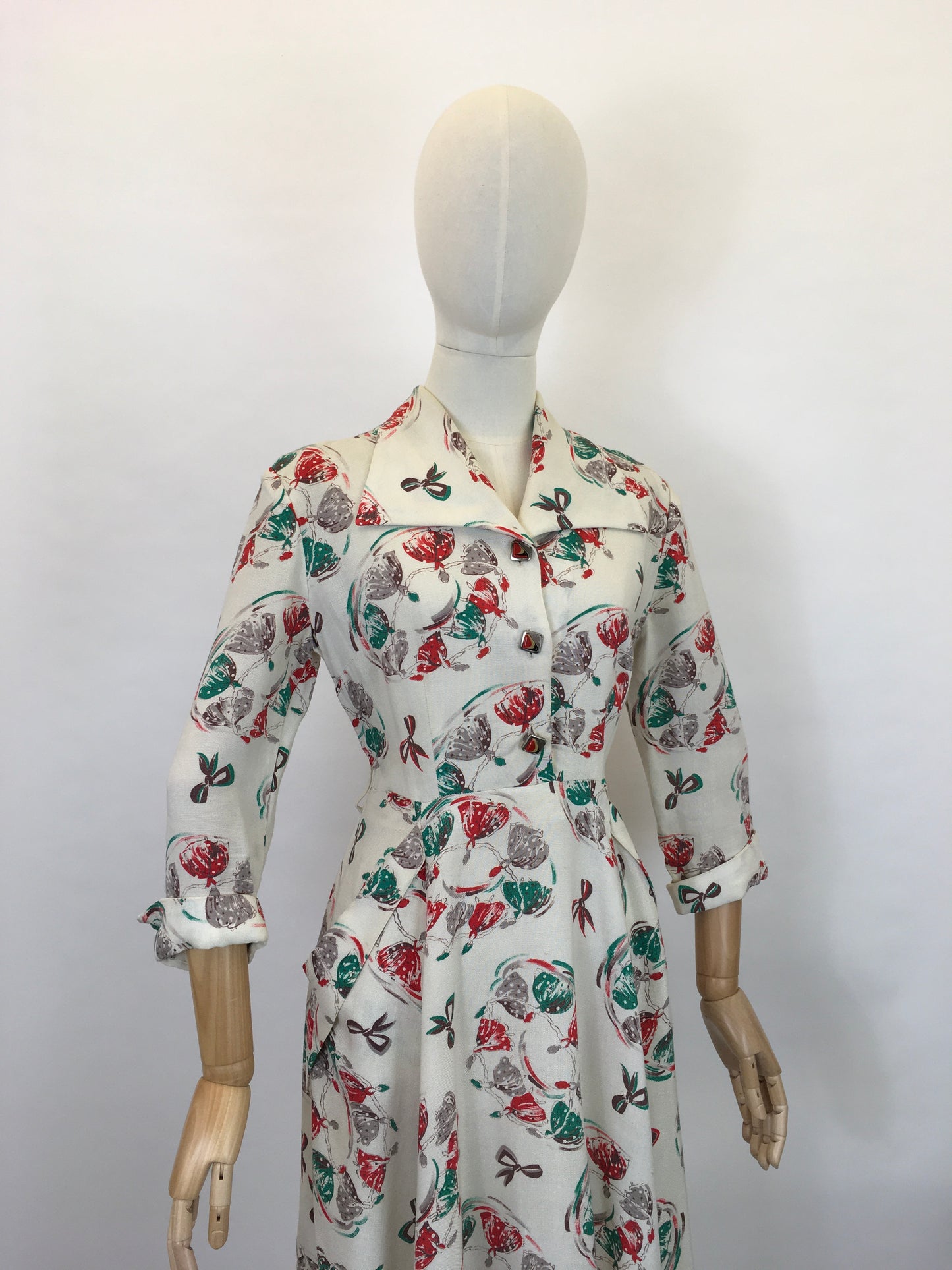 Original 1940’s STUNNING Moygoshal Linen Novelty Print Dress - Featuring Ballerinas and Bows