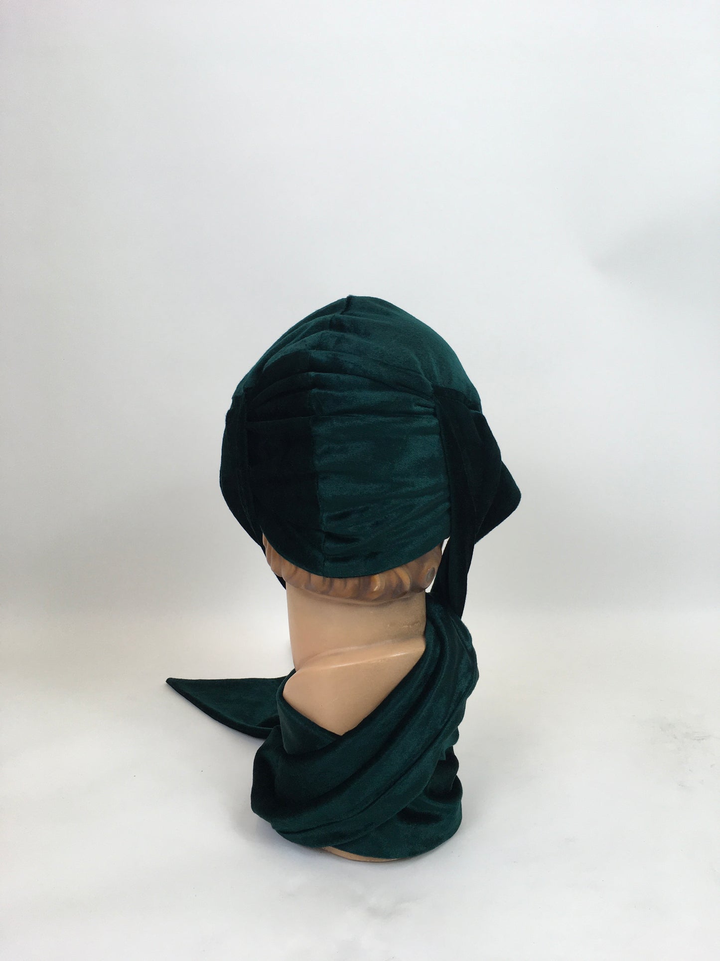 Original 1920's / 1930's Fabulous Pine Green Velvet Skull Cap - With Deco Pointed Scarf Tails