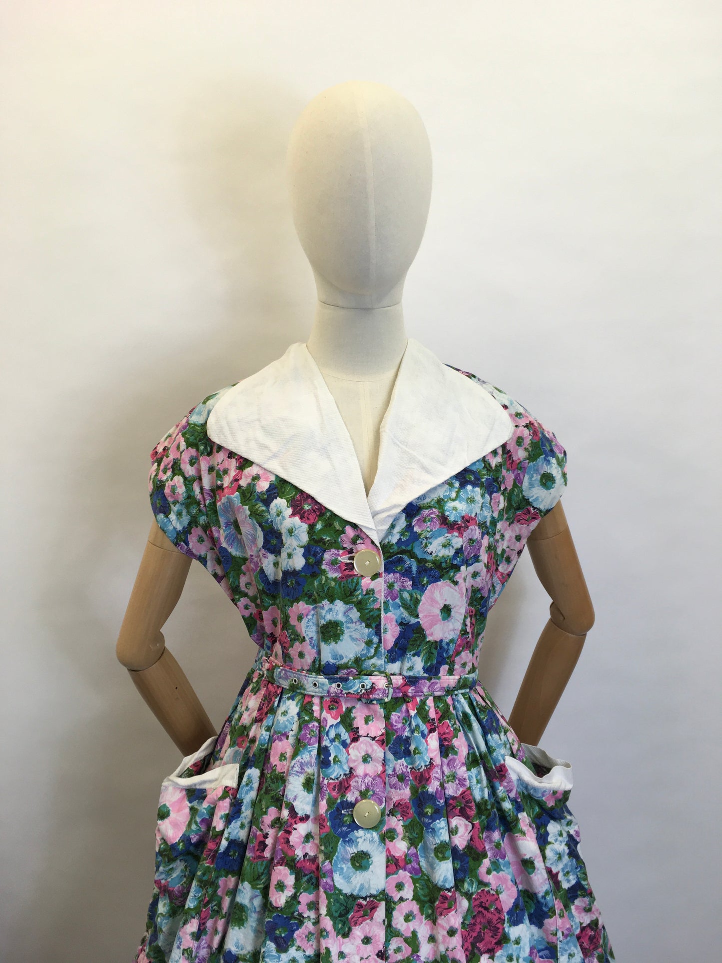 Original 1950's Floral Cotton Day Dress - Fabulous Collar and Big Pockets