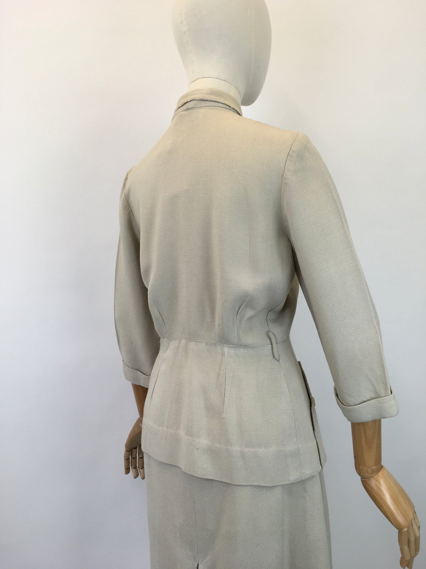 Original Early 1940’s Sensational Moygashal Linen 2pc Suit - By ‘ Fashion Sport’