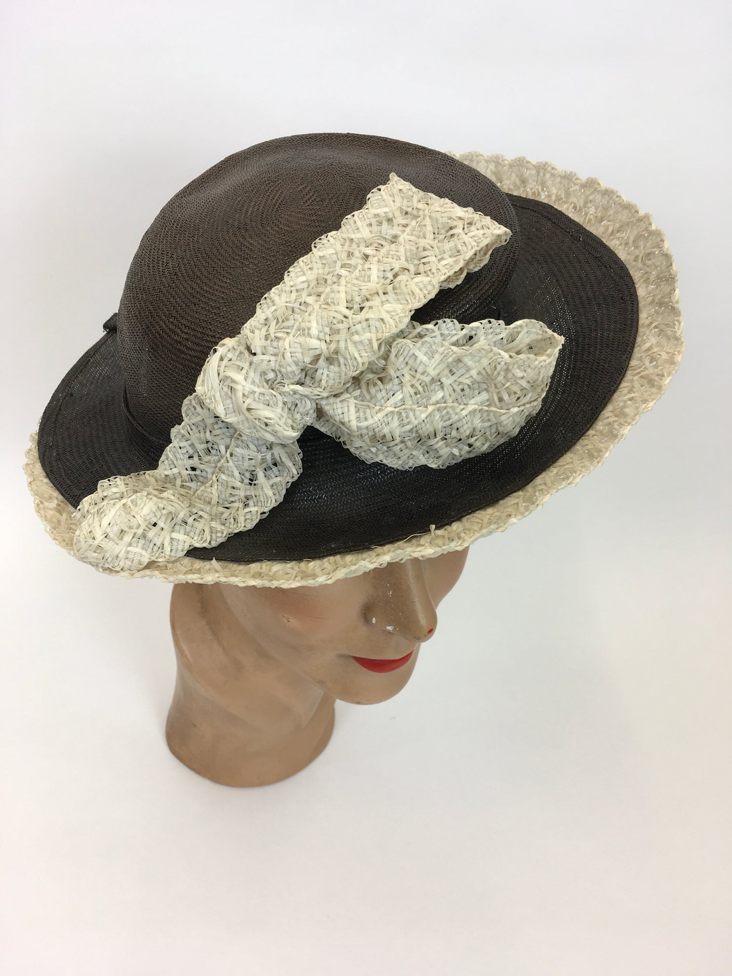 Original 1940’s Brown Grosgrain Topper Hat - With a Fabulous Cream Raffia Trim and Bow Detailing