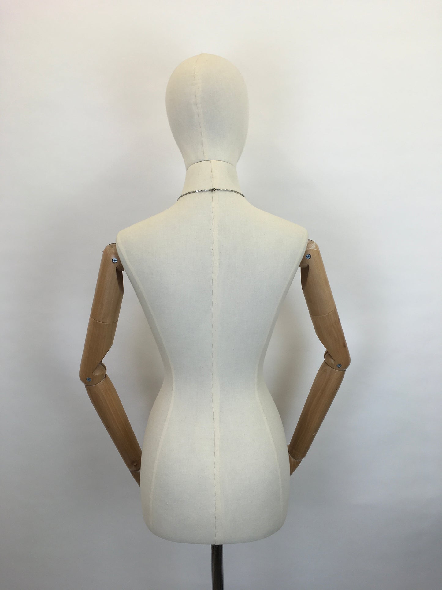 Original 1930s Coral Pressed Glass & Enamel Necklace - With Intricate Deco Detailing