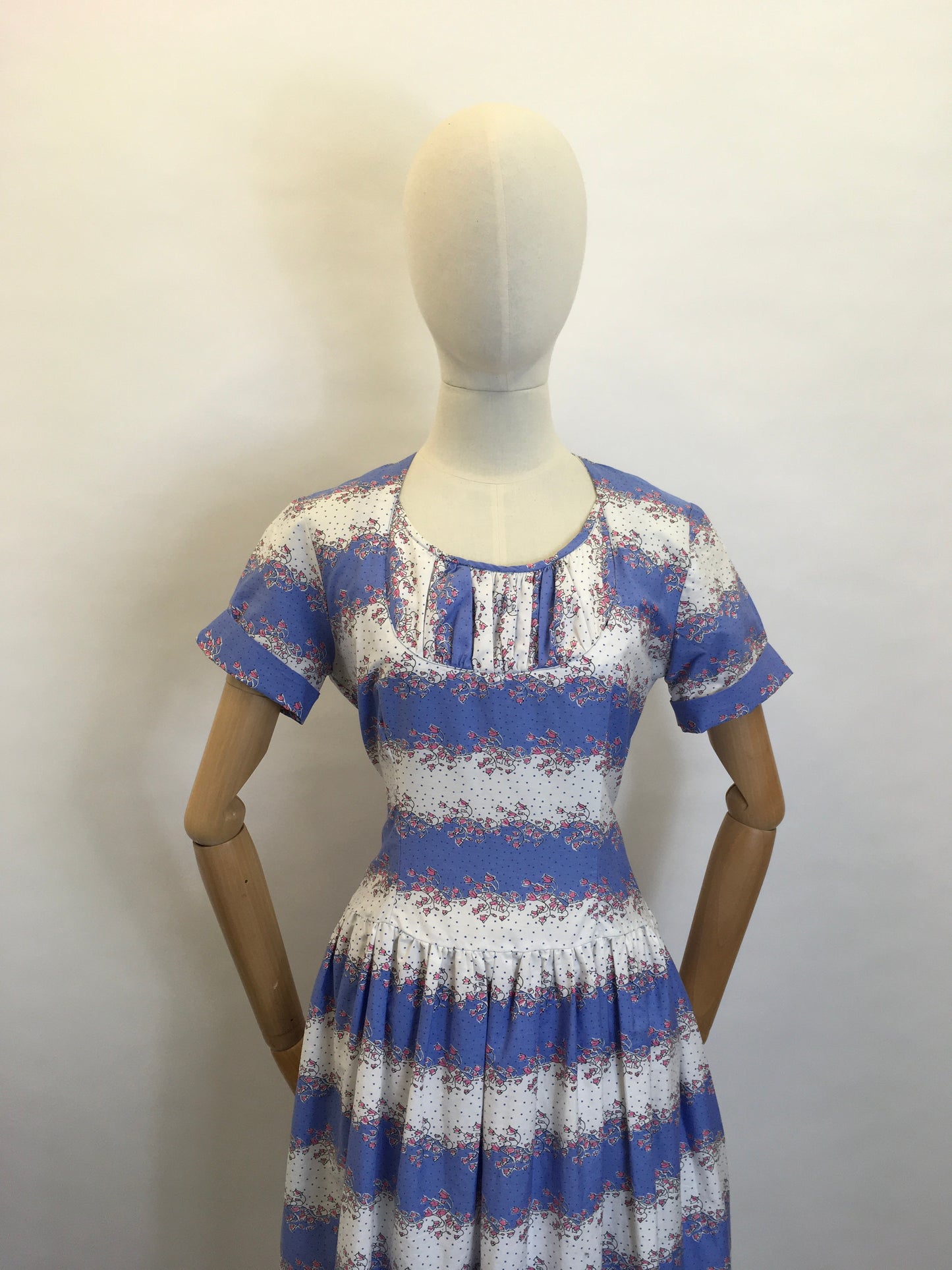 Original 1950s Cotton Day Dress - In a Beautiful Summer Colour Palette