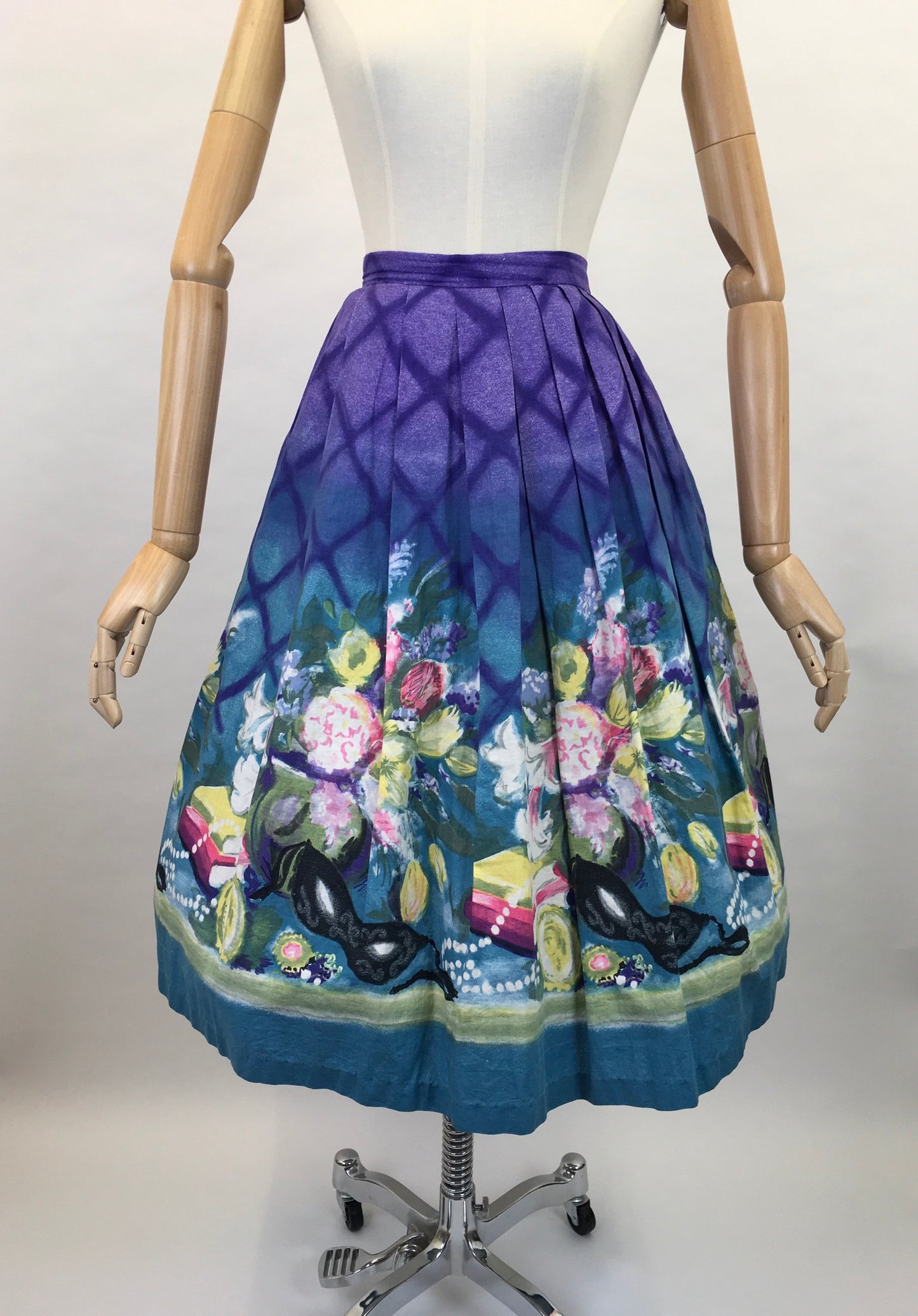 Original 1950s Novelty Print Skirt - In a Fabulous Print Featuring Masks, Books, Jewellery and More