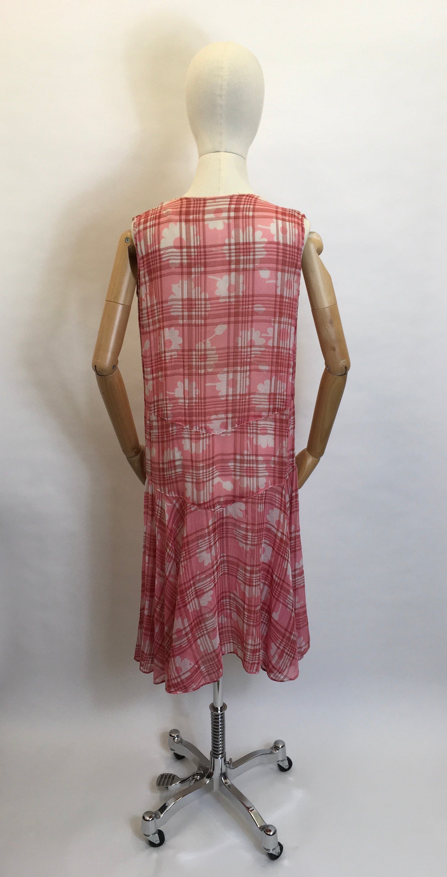 Original 1920s Day Dress - A Stunning Blend of Lace & Cotton Lawn