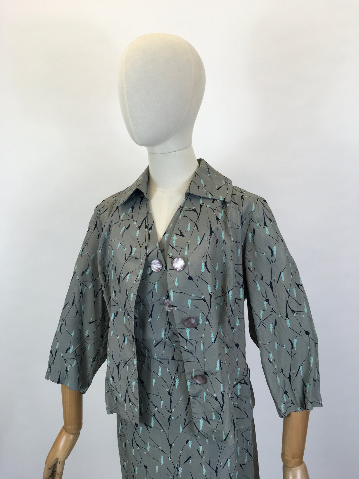 Original 1950’s Fabulous 2pc Dress & Jacket Set - In A Lovely Slate Grey with Turquoise and Black Print