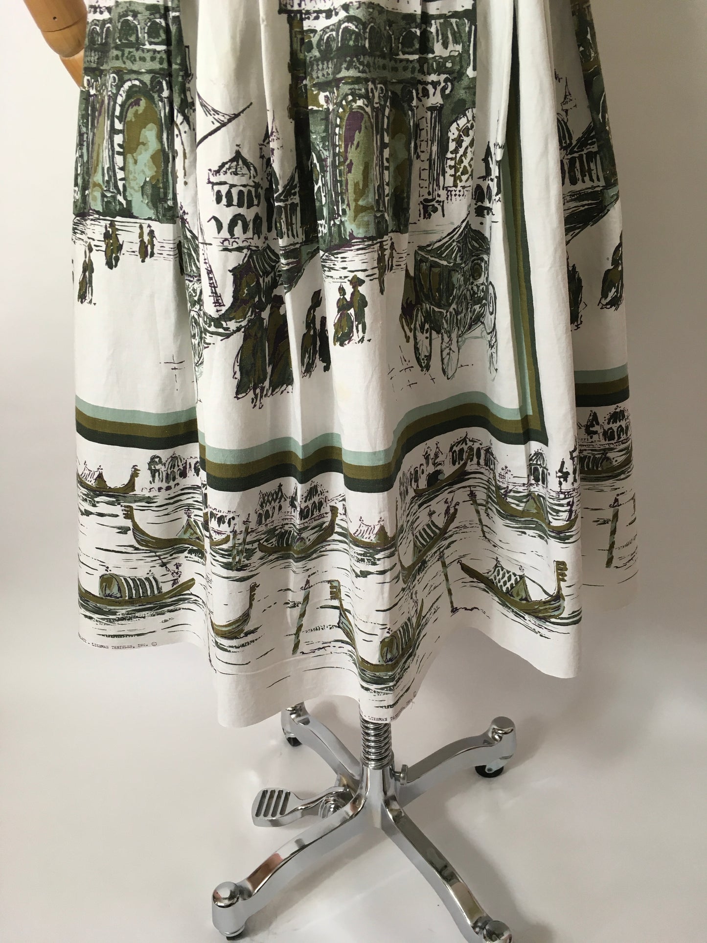 Original 1950’s Novelty Scenic Print Skirt - Featuring Victorian Scenes, Horses & Carriages, Gondolas on the River