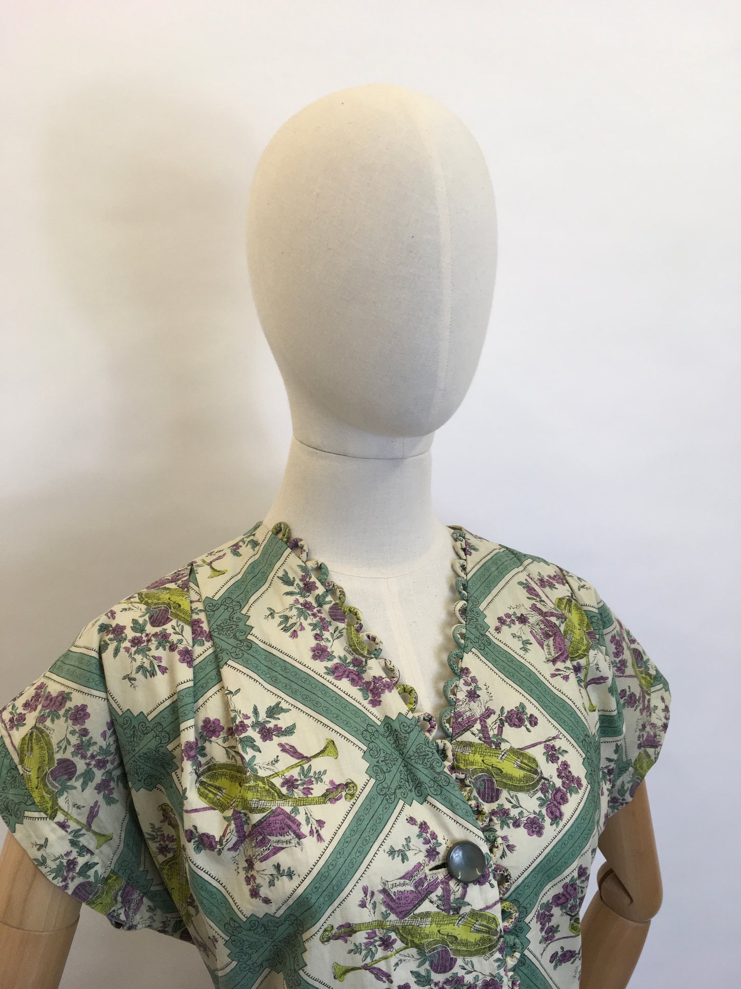 Original 1940's VOLUP Novelty Print - Featuring Amazing Roulette Loop Detailing