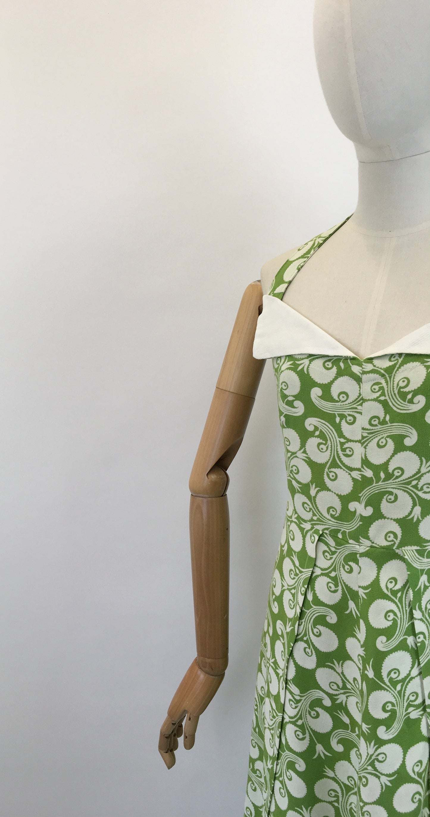 Original 1940's Sublime Linen Sun Dress - In A Zesty Lime Green & Crisp White