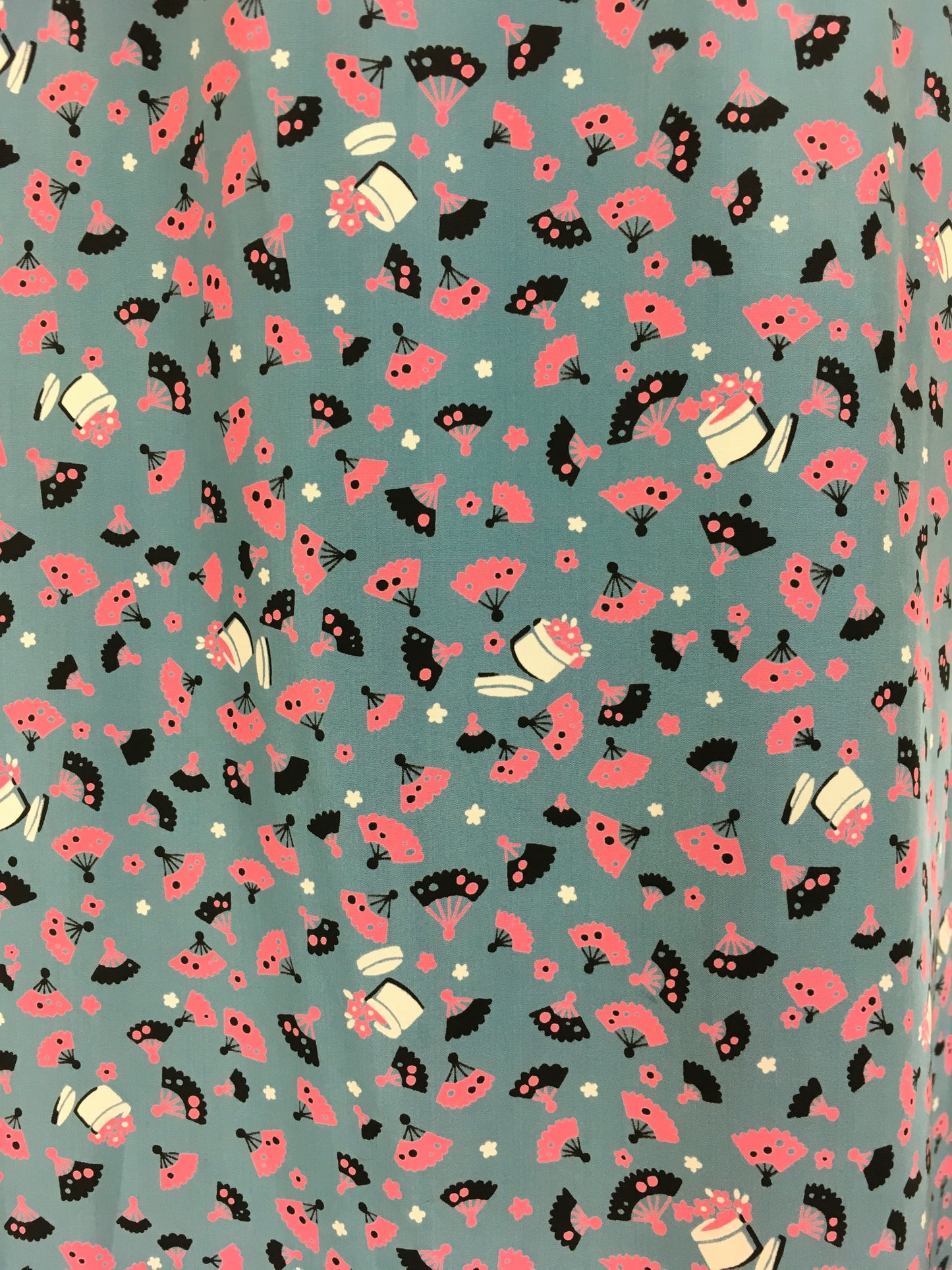 Original 1940’s FABULOUS Novelty Print Rayon Skirt - Featuring A Vanity Scene of Fans, Trinket Pots and Vases