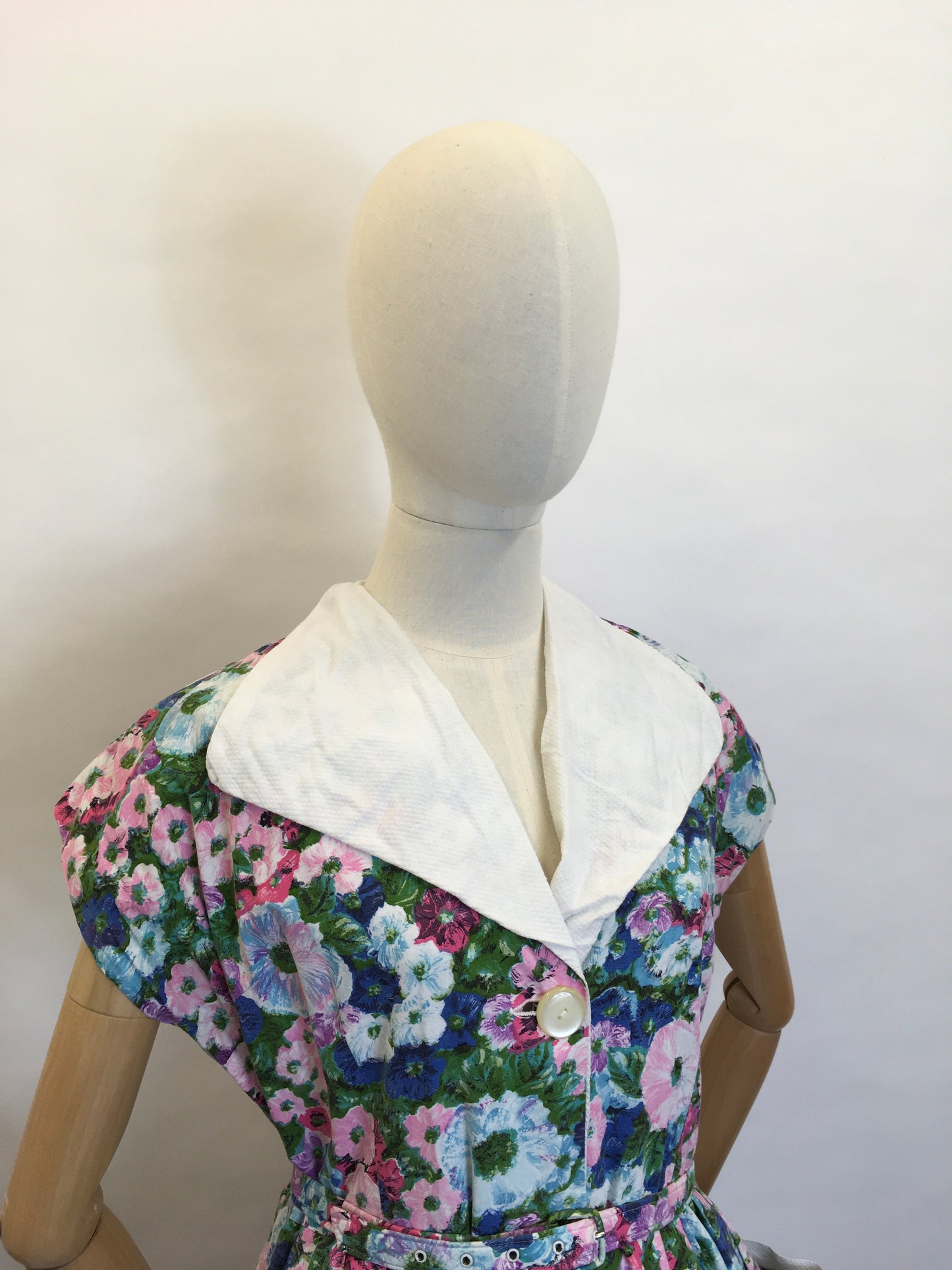 Original 1950's Floral Cotton Day Dress - Fabulous Collar and Big Pockets