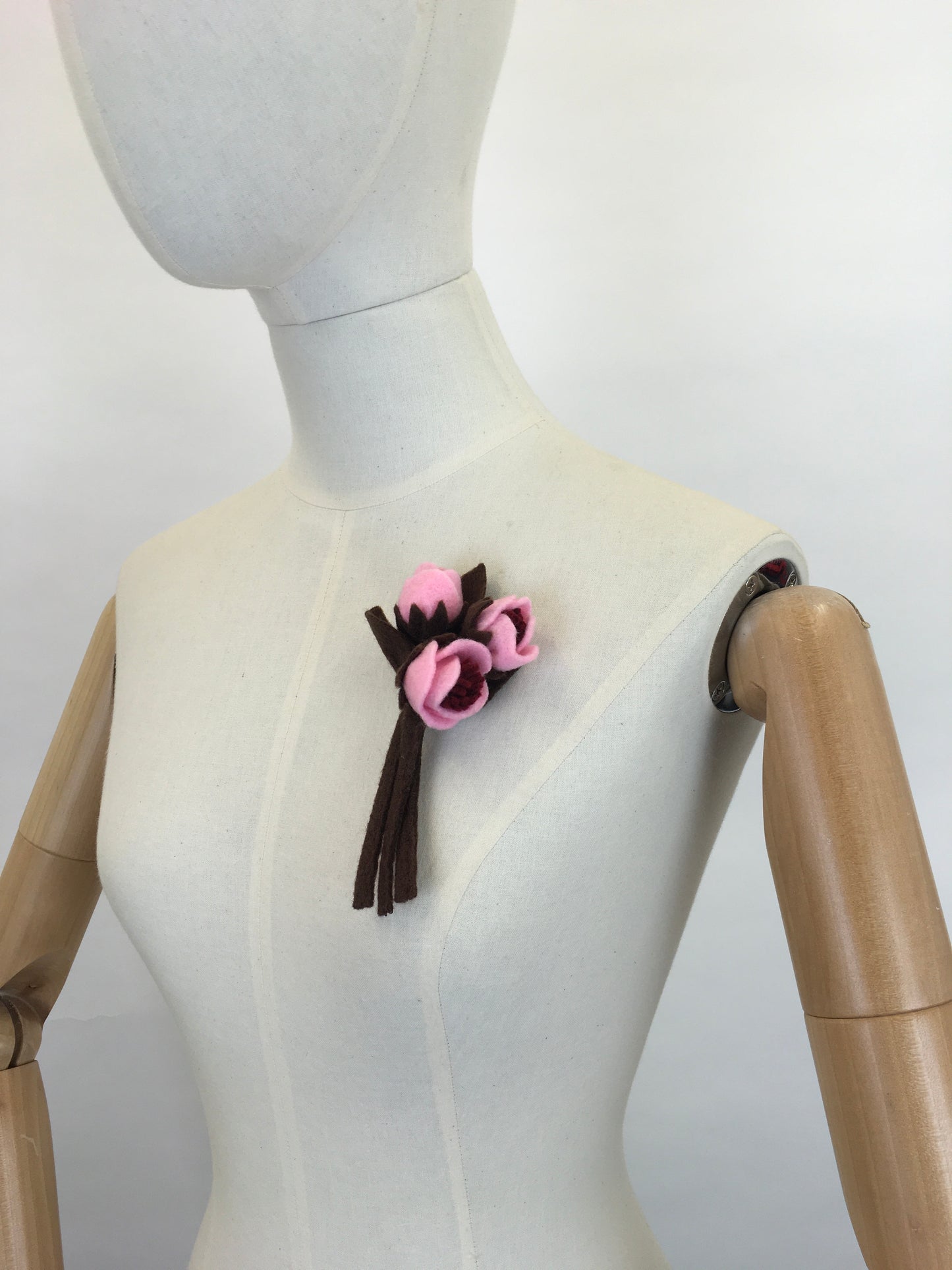 Reproduction 1940s Make Do and Mend Felt Flower Corsage Brooch - In Pink  & Green