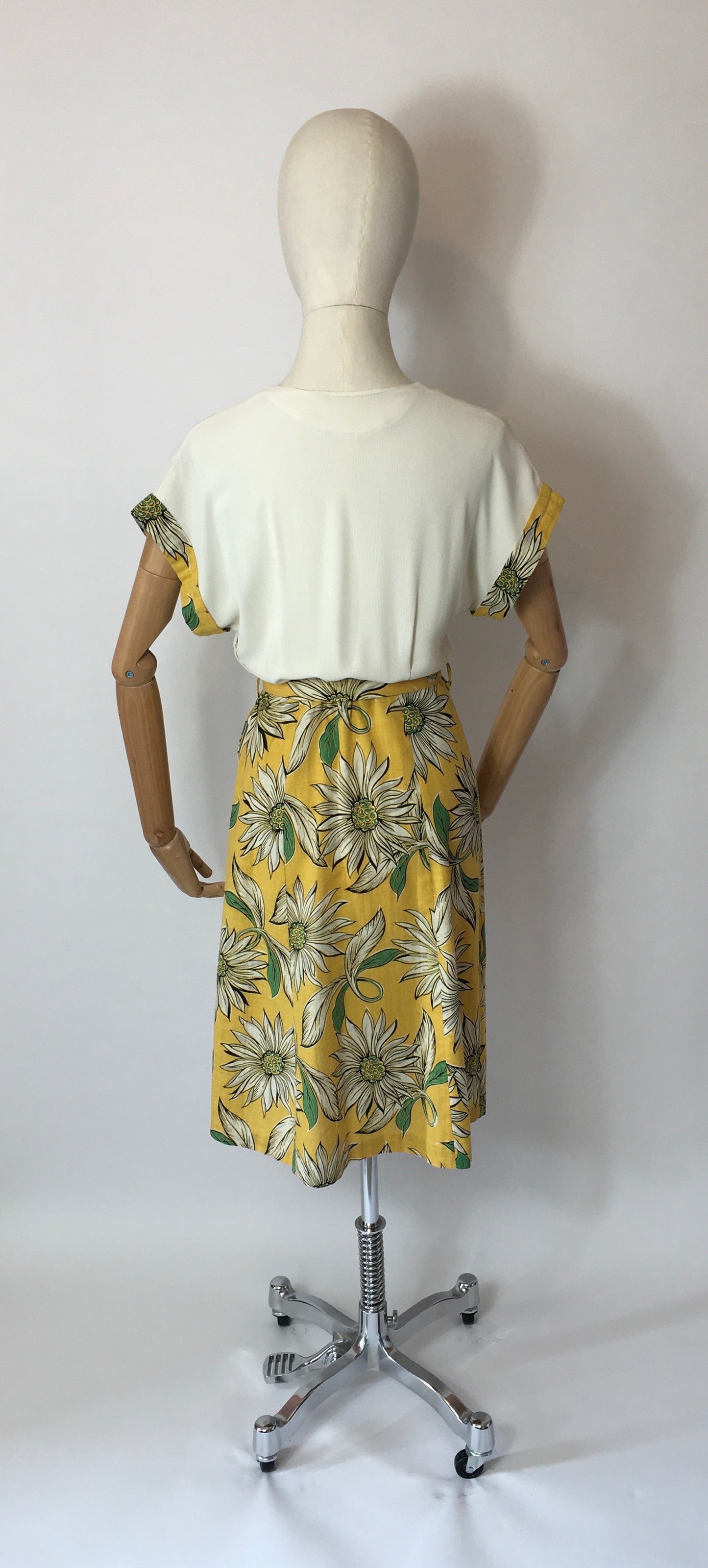 Original 1940’s Stunning Summer Dress - Vibrant Colour Floral Print