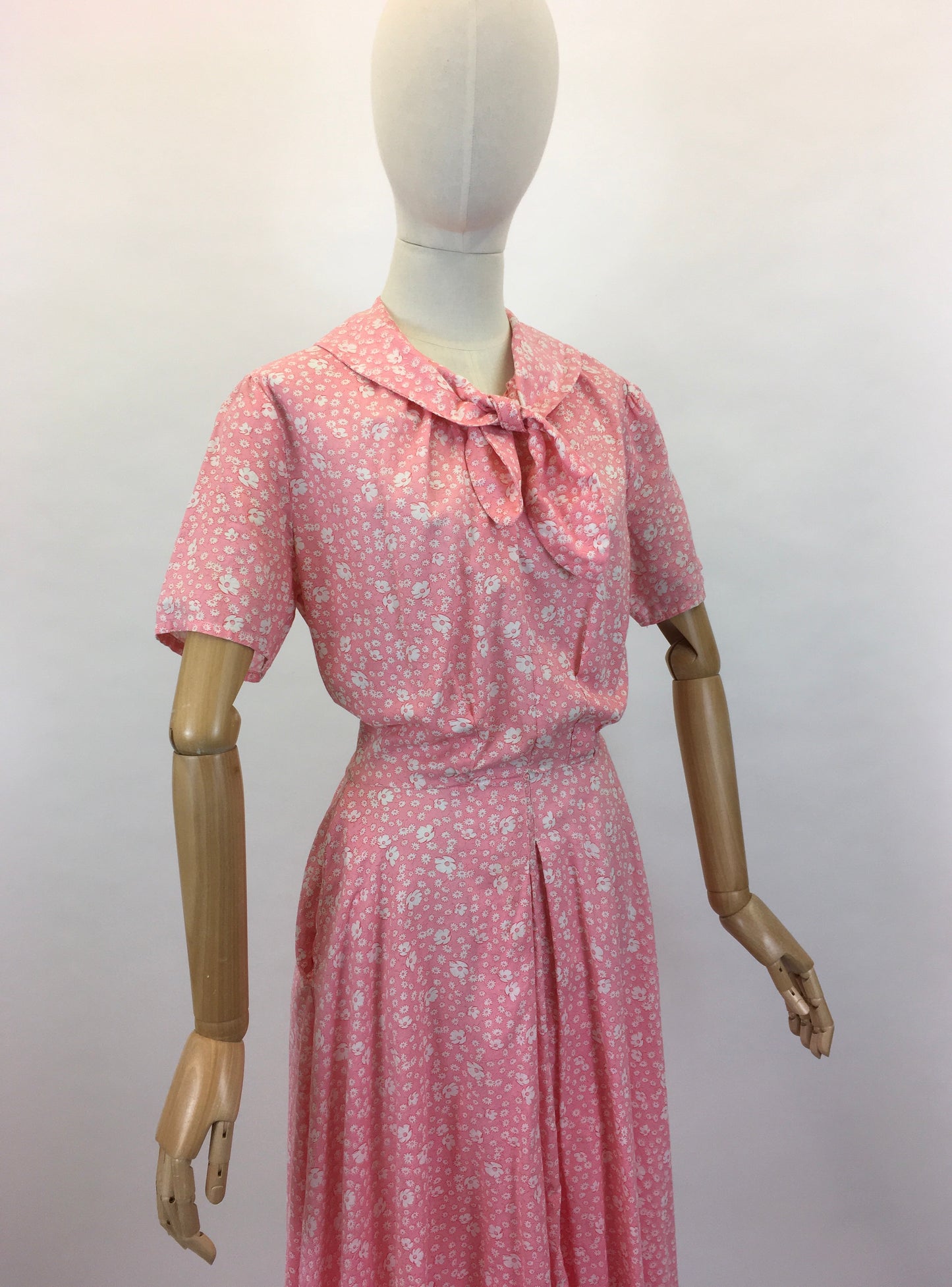 Original late 1940’s Handmade Frock - In a Lovely Pink Floral Cotton