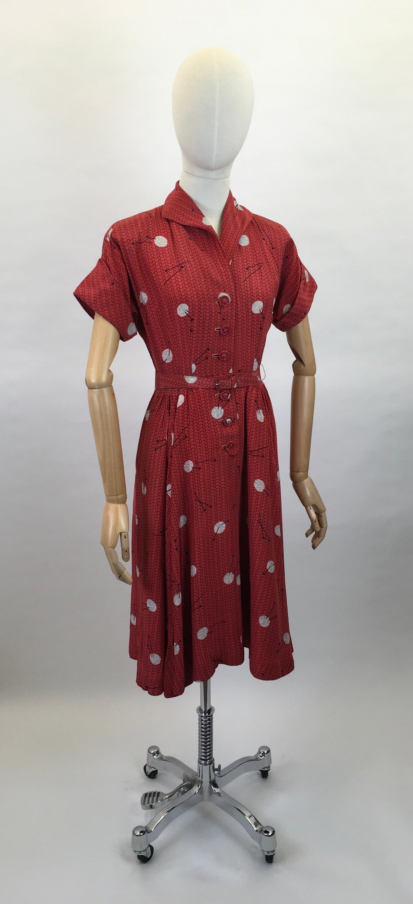 Original 1940’s ‘ Leslie Fay’ Novelty Print Rayon Dress - In a STUNNING knitting Needle and Yarn Print