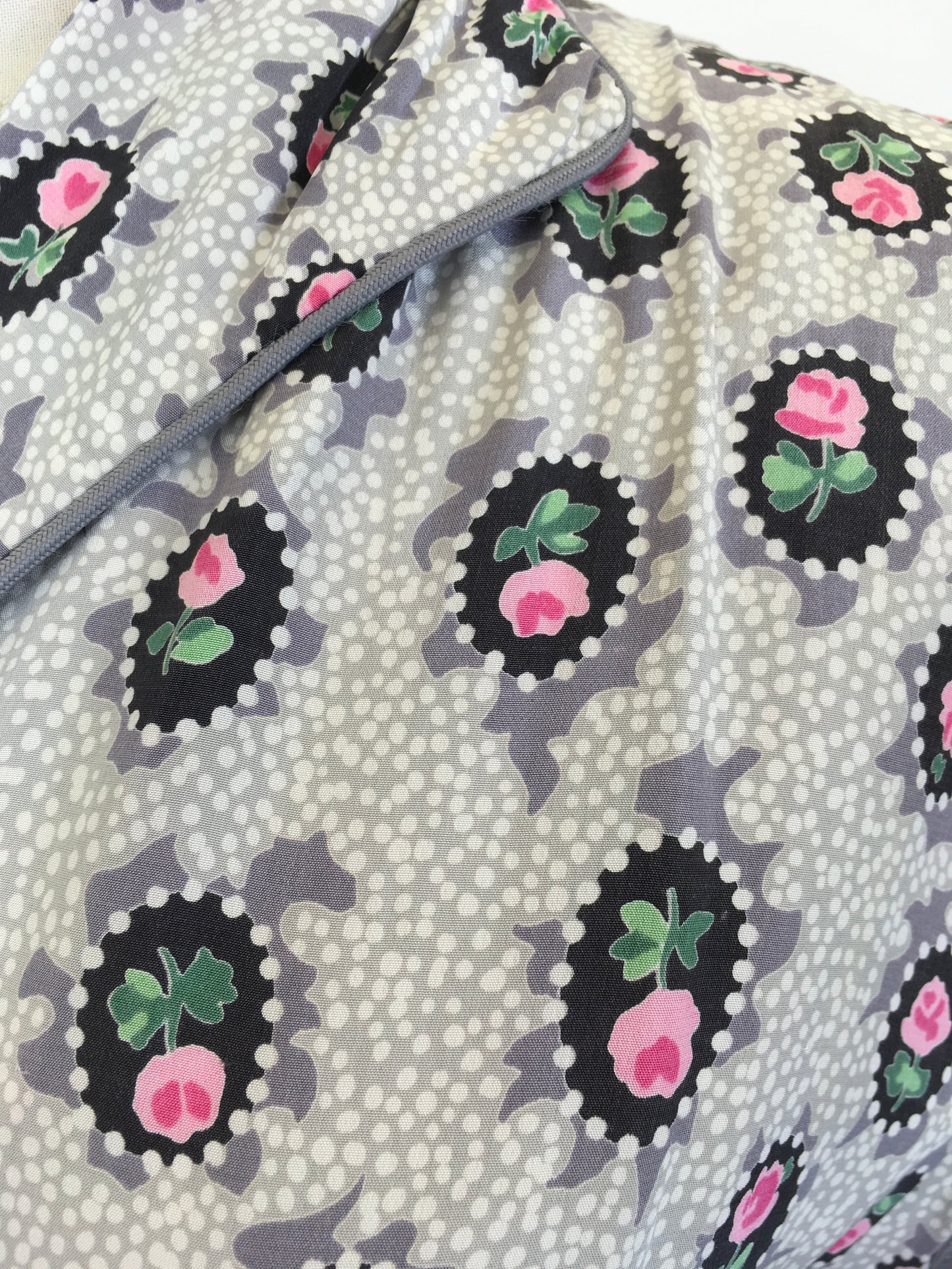 Original 1950’s Cute Button Front Dress - In A Lovely Pretty Cameo Floral