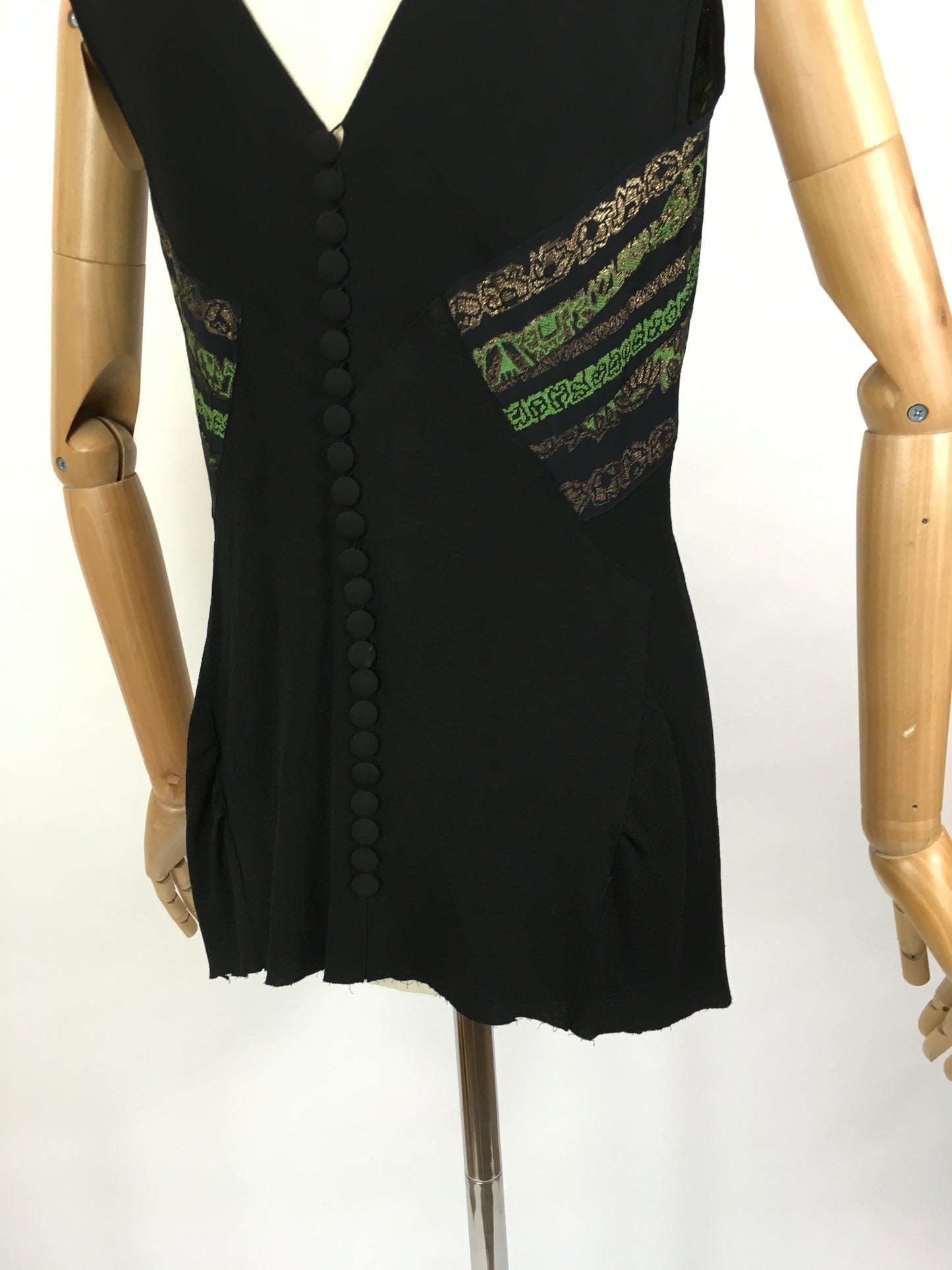 Original 1930s blouse in crepe - With Gorgeous metallic thread details