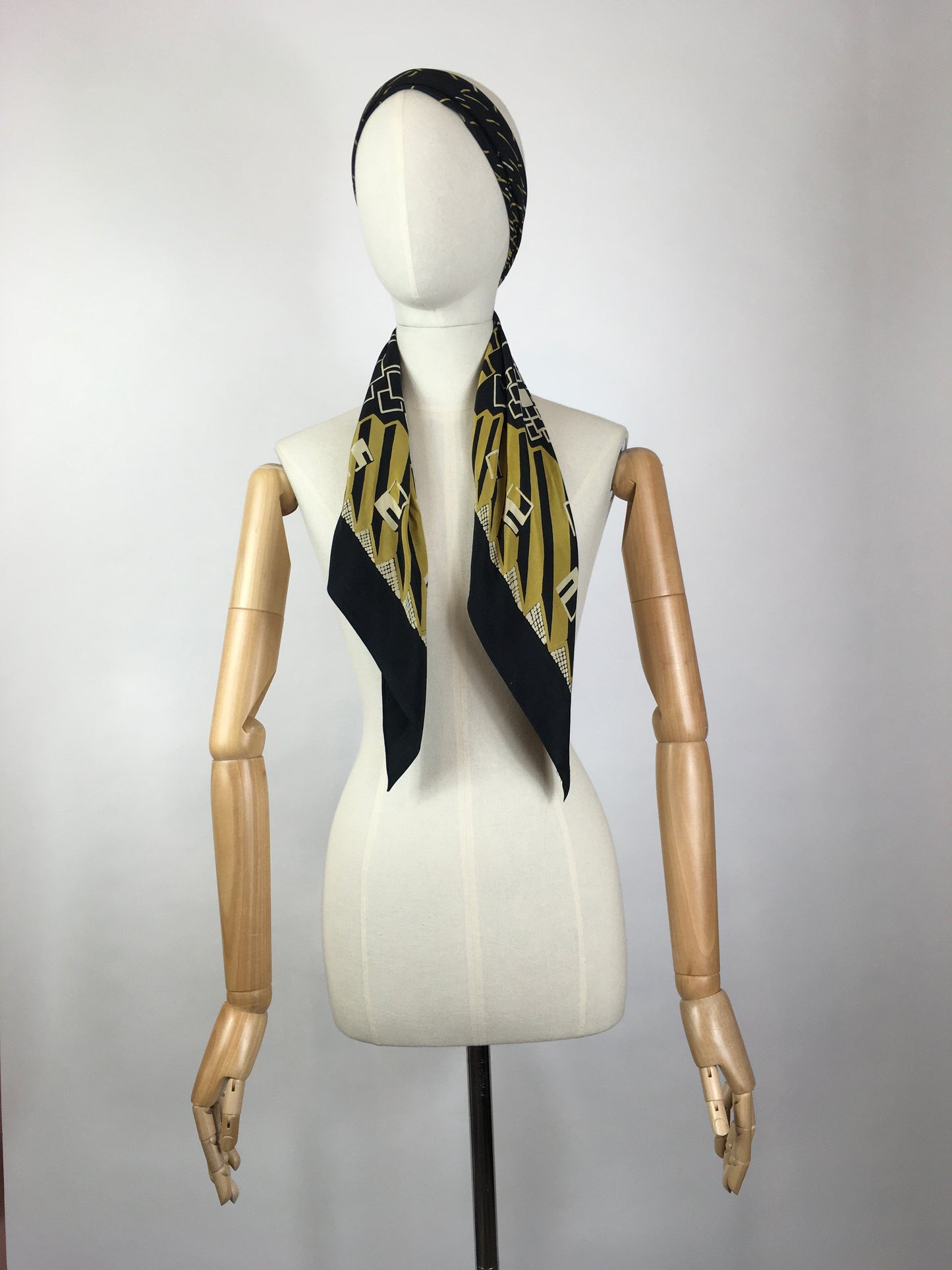 Original 1930’s SENSATIONAL Silk Deco Pointed Scarf - In Black, Gold & Cream