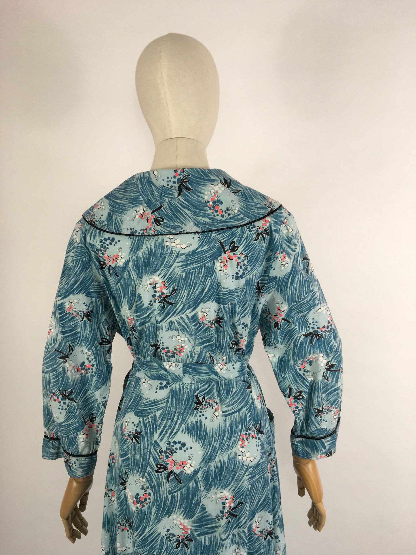 Original 1950s Housecoat by ‘ Pelaw ‘ - Made From a Beautiful Cotton In Blues, Pinks, Yellows and Blacks