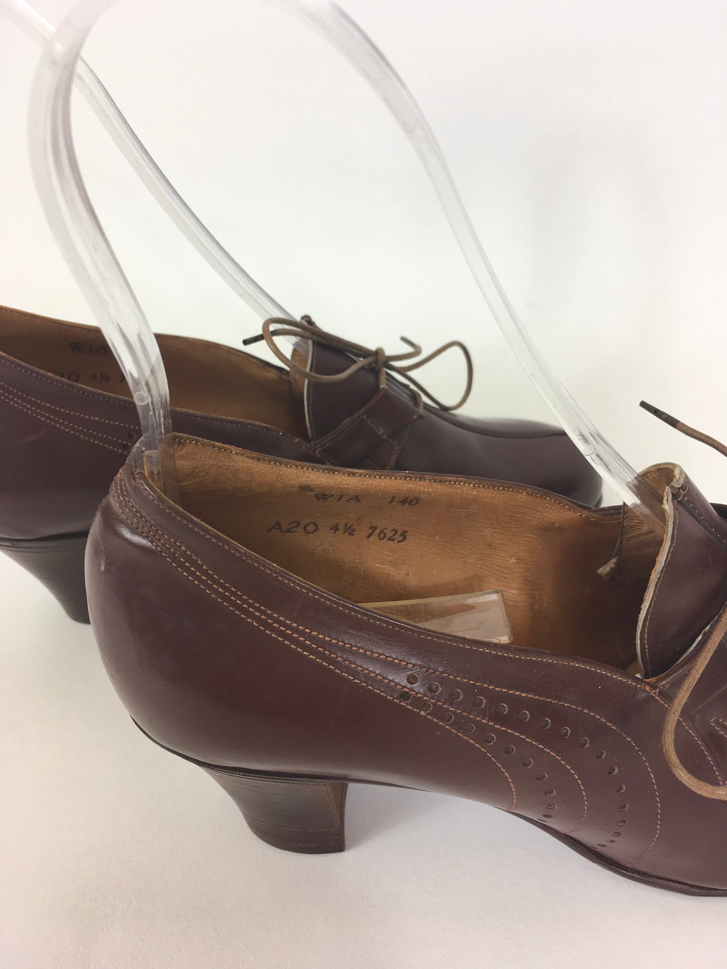 Original 1940’s STUNNING CC41 Brown Heeled Lace Up Brogues - By ‘ Cavette ‘