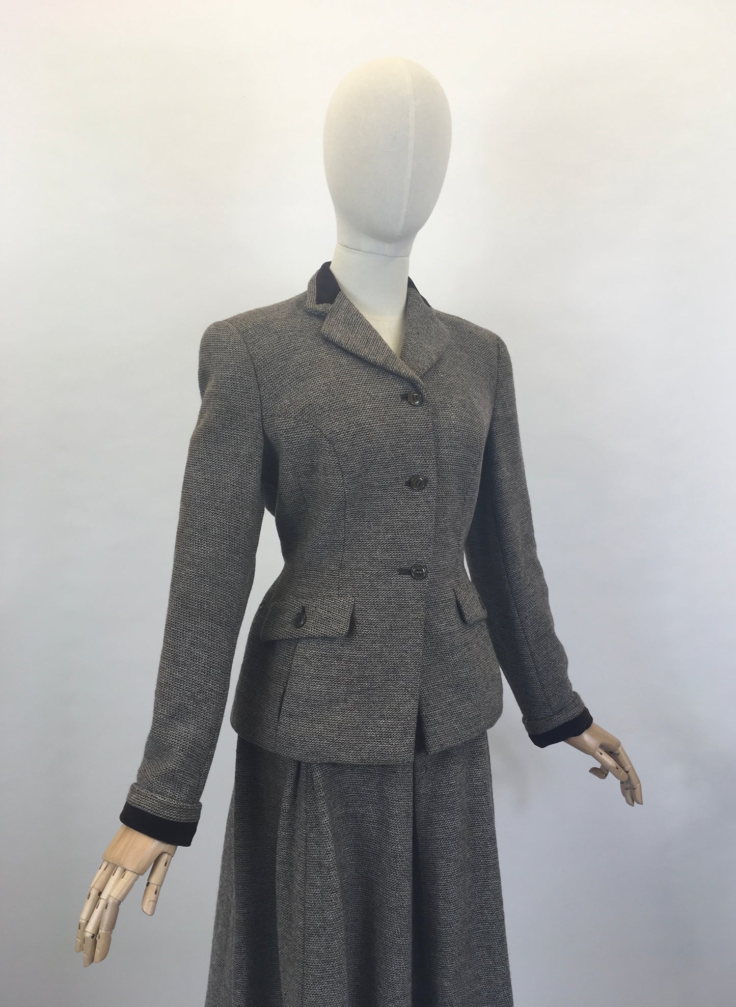 Original 1940’s Beautiful ‘ Hebe Sports ‘ Suit - In A Brown & Cream Woollen Tweed With Brown Velvet Trim