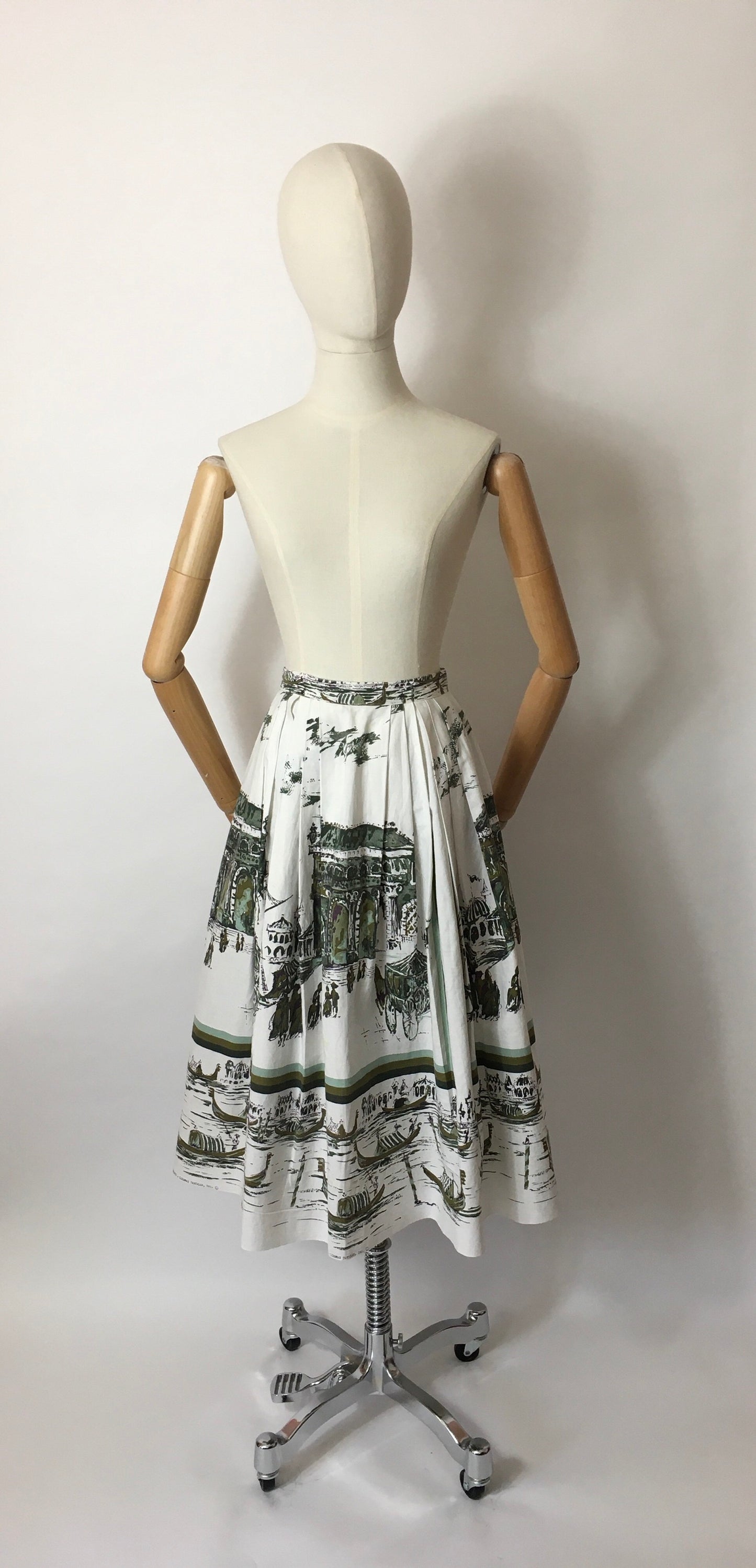 Original 1950’s Novelty Scenic Print Skirt - Featuring Victorian Scenes, Horses & Carriages, Gondolas on the River