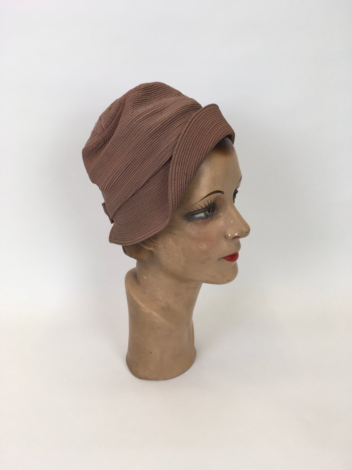 Original 1930s Exquisite Pale Rose Cloche Hat - Labelled ‘ Henry Heath’, A London Maker