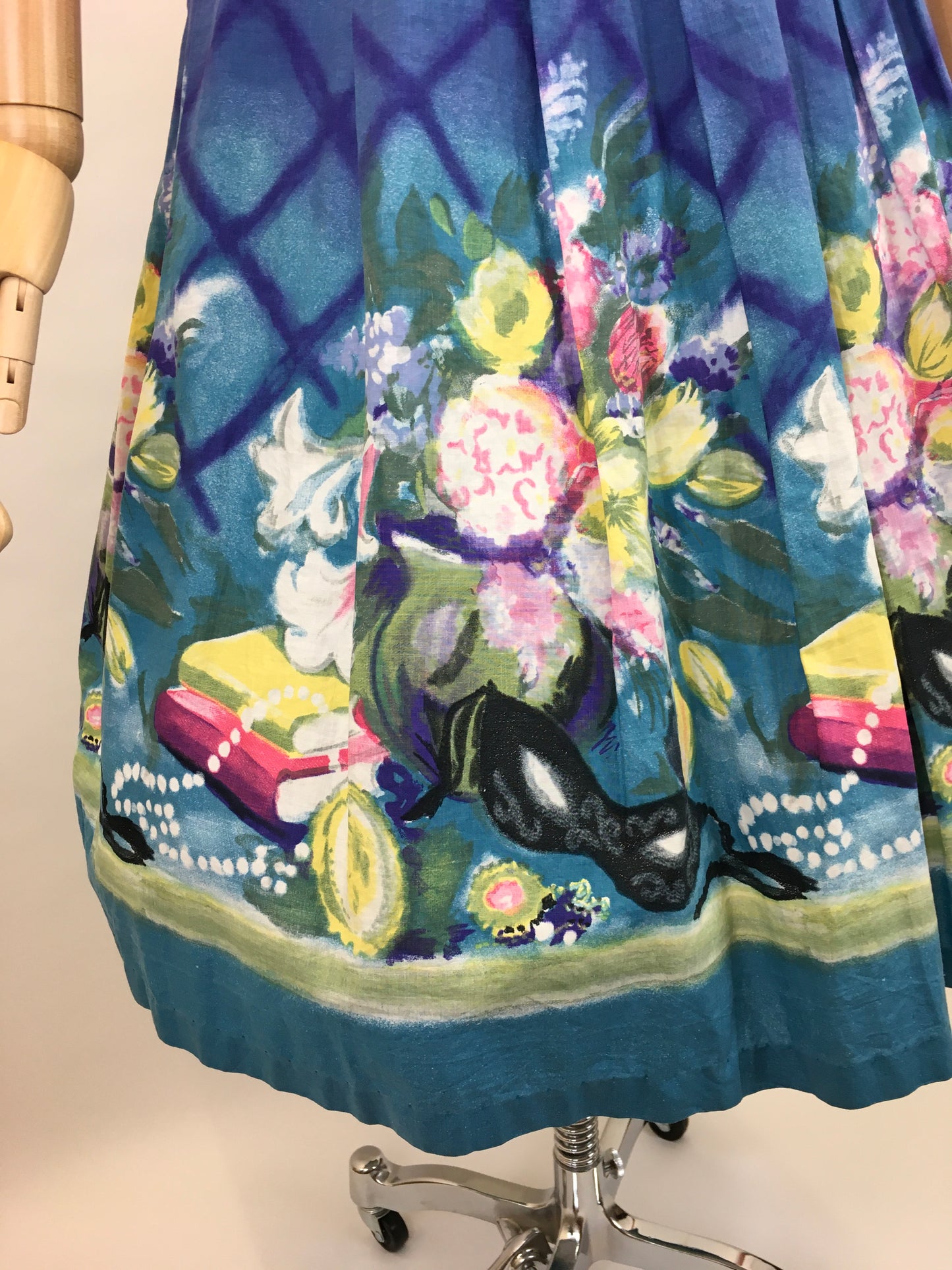 Original 1950s Novelty Print Skirt - In a Fabulous Print Featuring Masks, Books, Jewellery and More