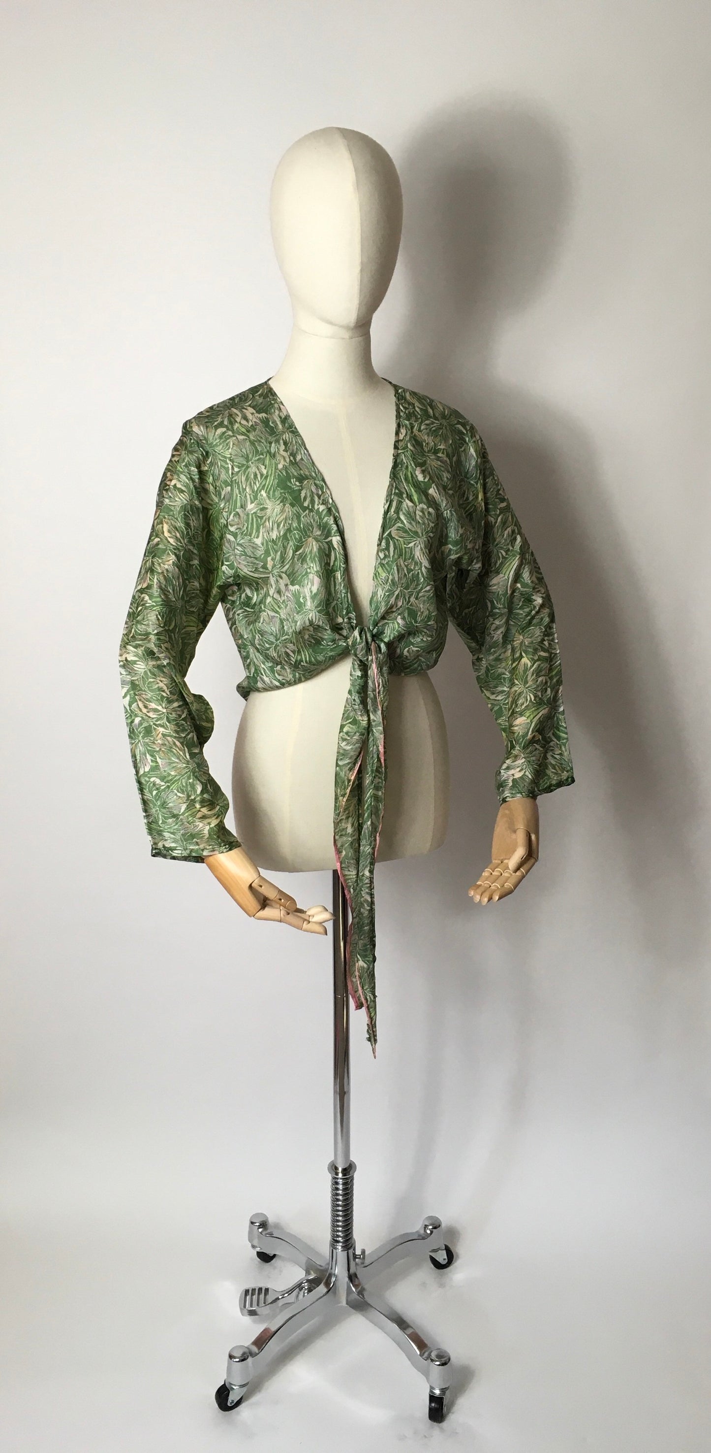 Original 1930’s Floral Silk Wrap / Bolero - In a beautiful Angelic Colour Pallet