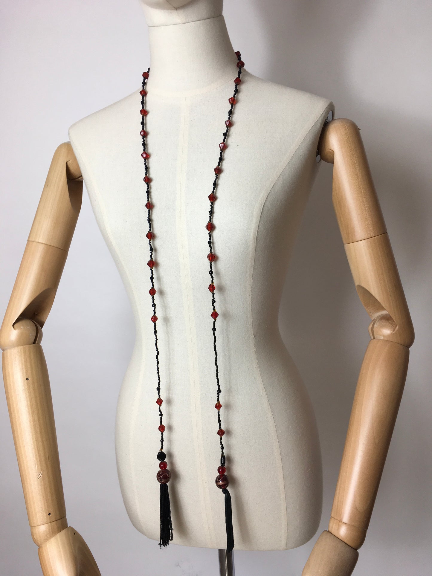 Original 1920s Flapper Glass Beaded Necklace - Fabulous Red & Black Colours