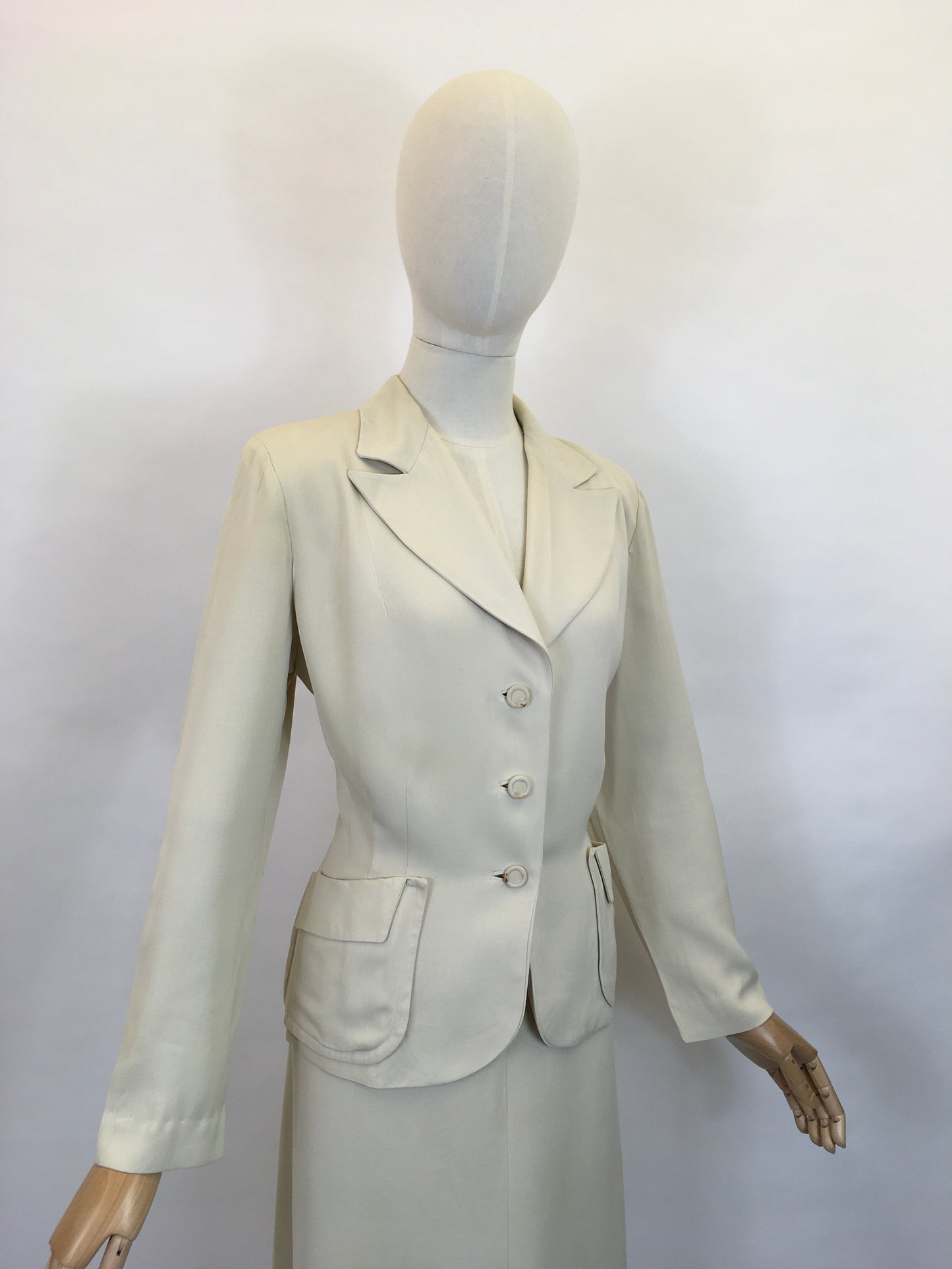 Original 1940’s STUNNING Cream 2pc Suit - With Exquisite Iconic 40’s Tailoring