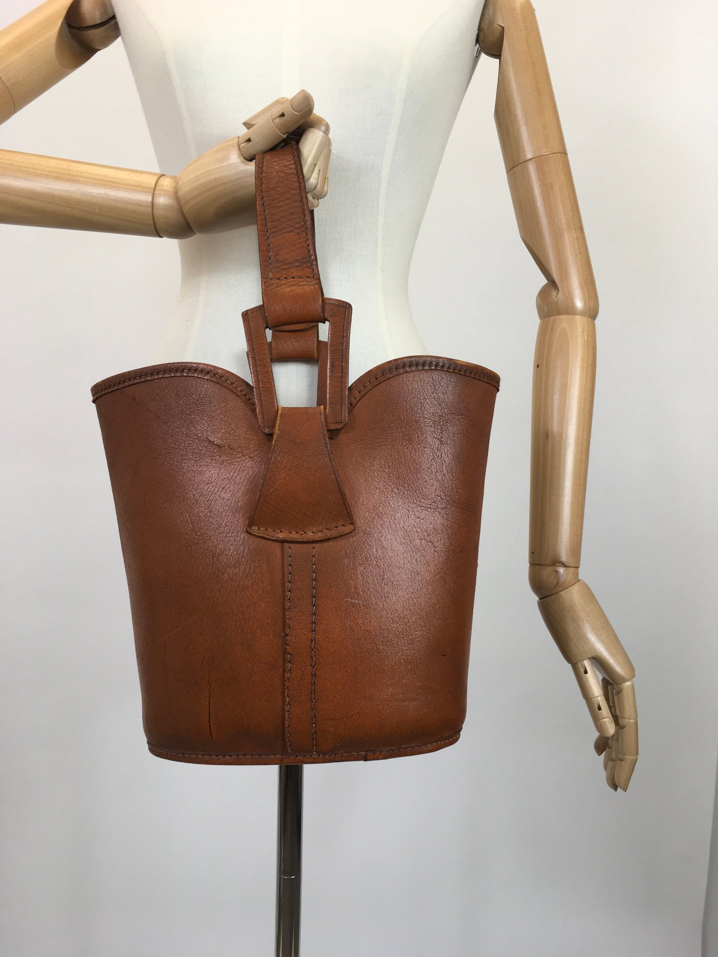 Original 1940's Fabulous Leather Bucket Bag - In A Lovely Warm Tan