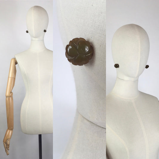 Original 1940’s carved Bakelite Screwback Earrings - In An Avocado Colourway With Clover Shape Detailing