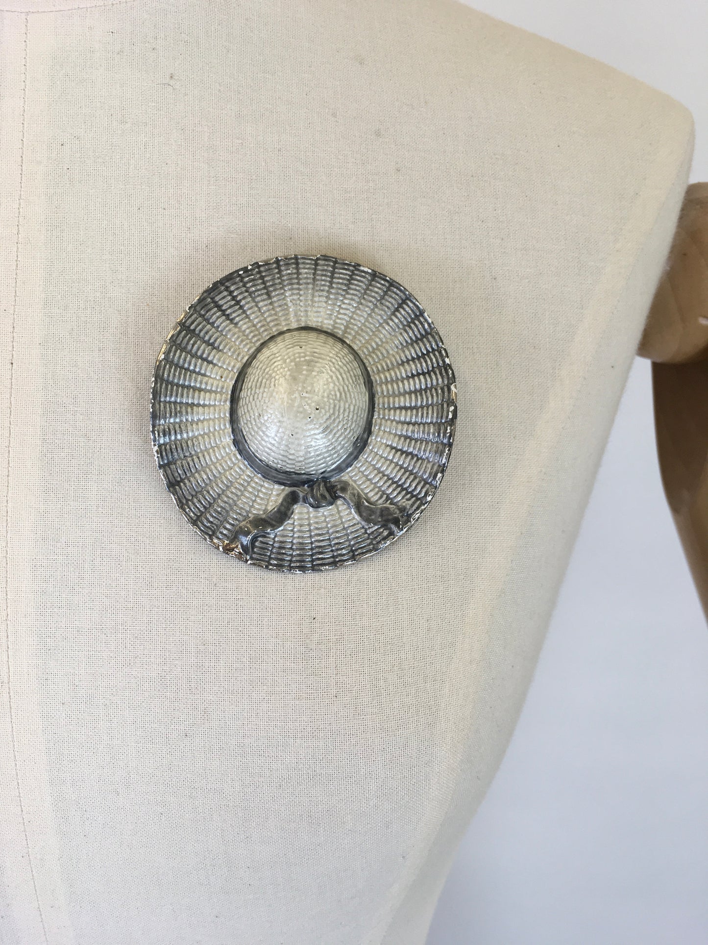 Original 1940’s Large Grey Hat Brooch - With Beautiful Detailing