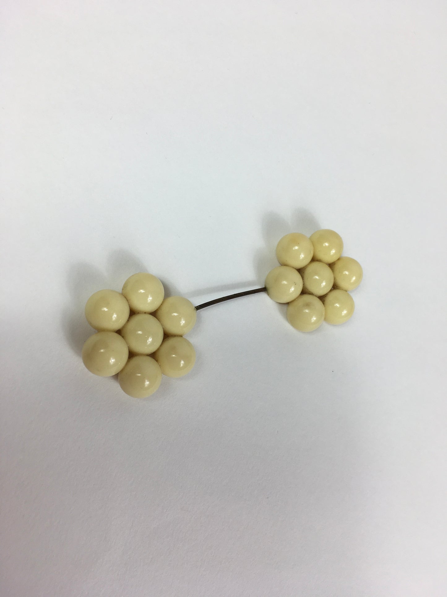 Original 1930’s Cream Hat Flash - In A Beautiful Shaped Design