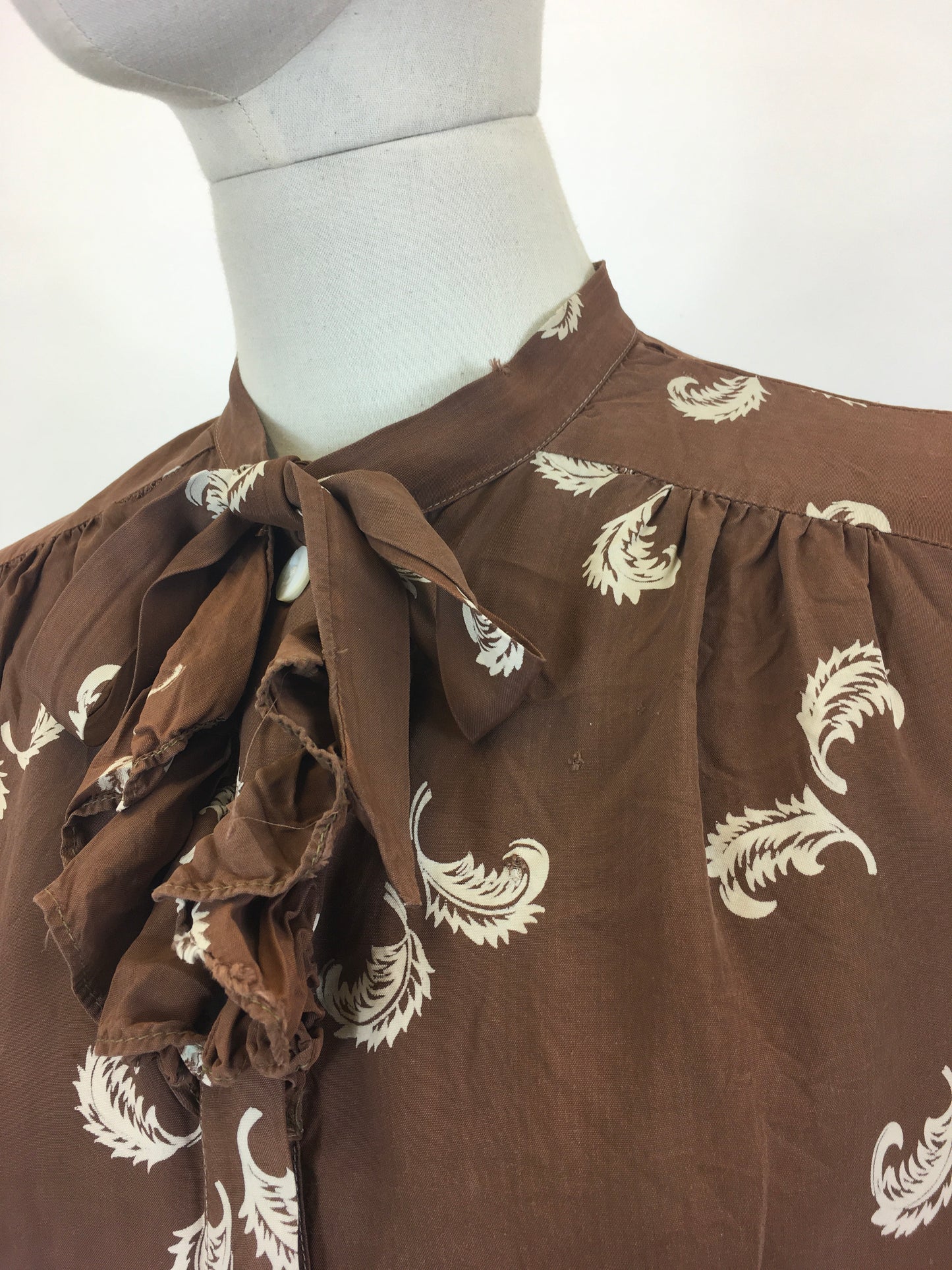 Original 1940’s AS IS Beautiful Rayon Blouse - In a Lovely Brown And White Feather Print