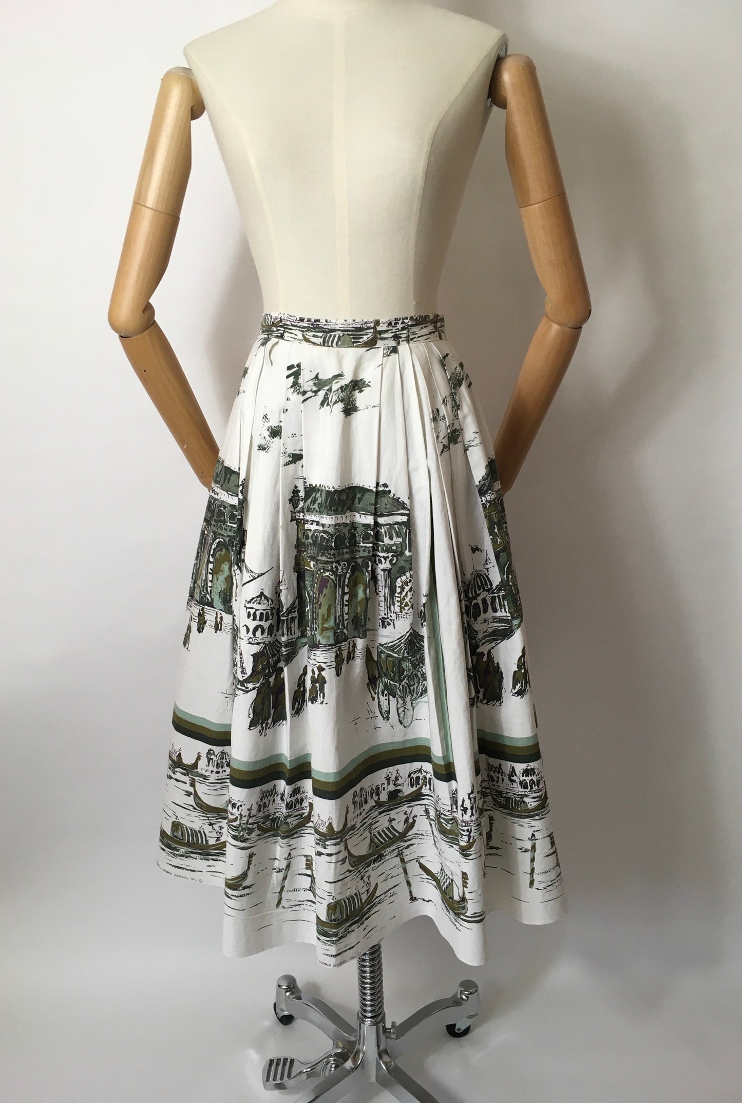 Original 1950’s Novelty Scenic Print Skirt - Featuring Victorian Scenes, Horses & Carriages, Gondolas on the River