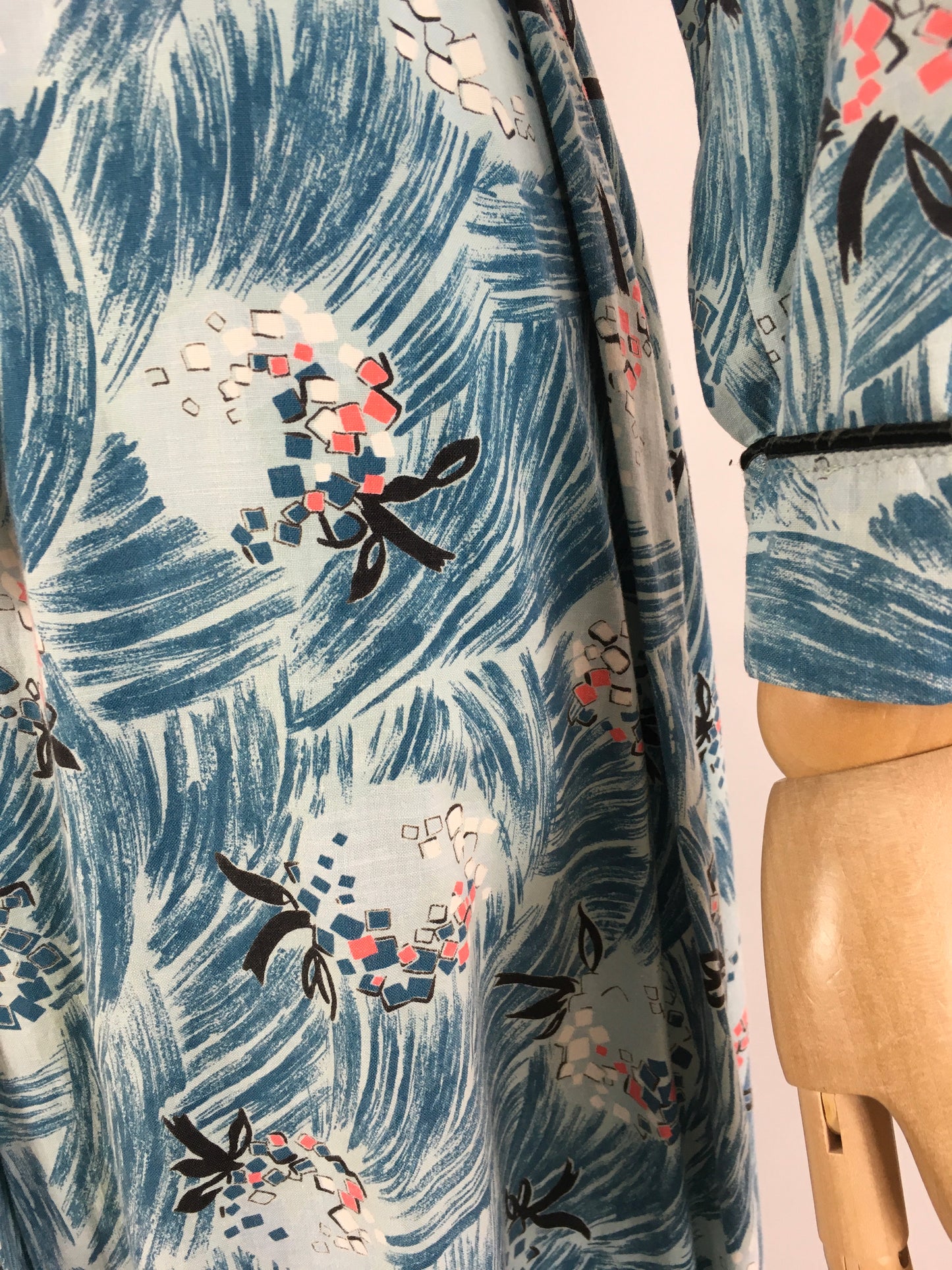 Original 1950s Housecoat by ‘ Pelaw ‘ - Made From a Beautiful Cotton In Blues, Pinks, Yellows and Blacks