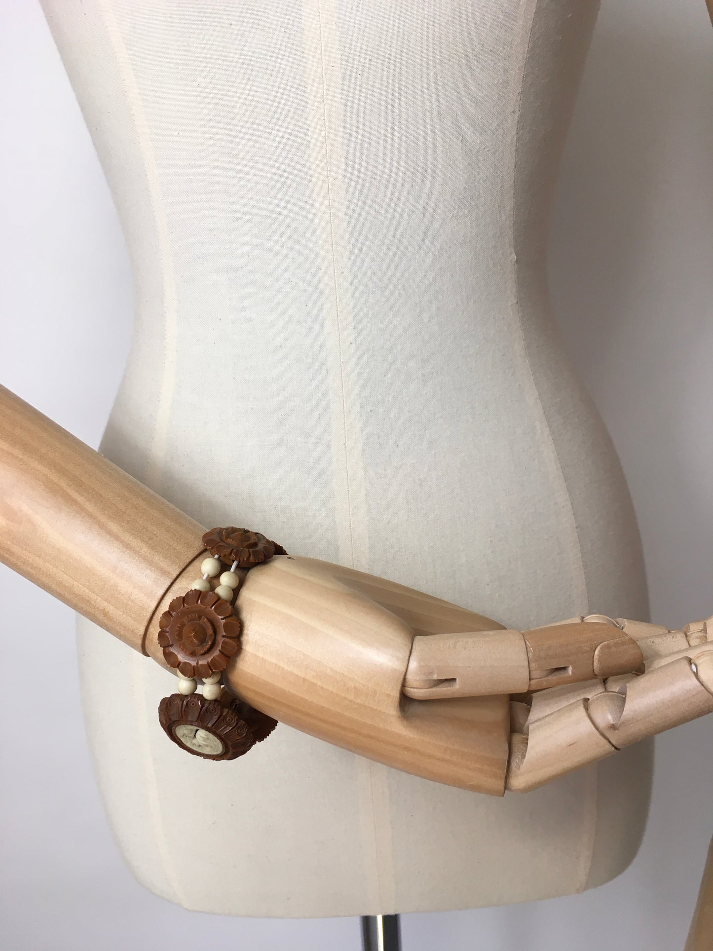 Original 1940’s Celluloid Elastic Bracelet - Simple Cream And Brown