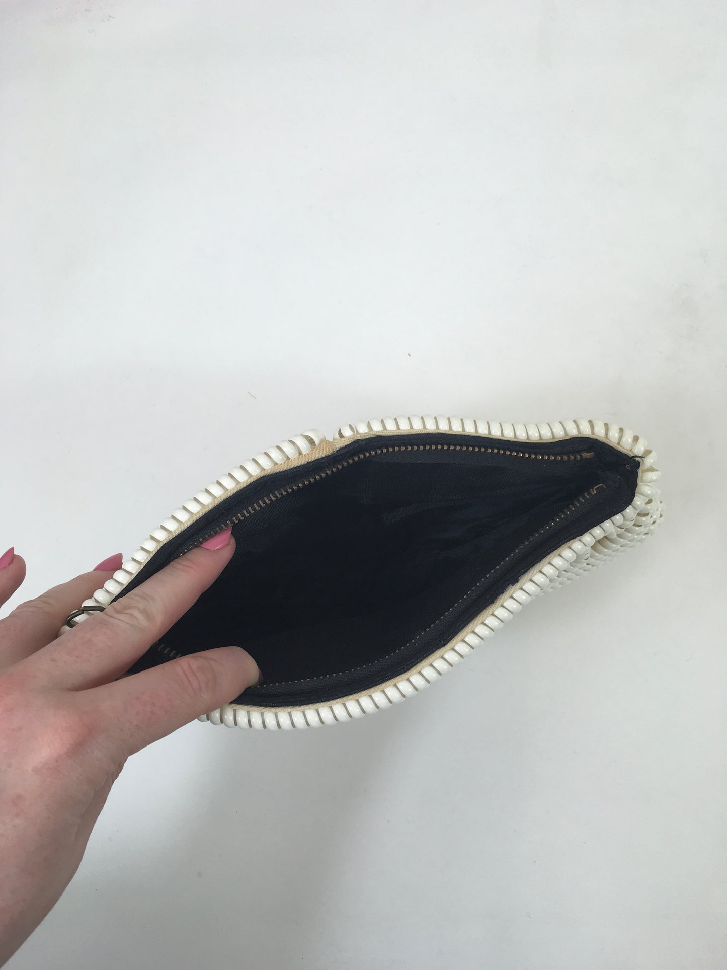 Original 1940's / 1950's Telephone Cord Clutch Handbag - In Snowdrop White