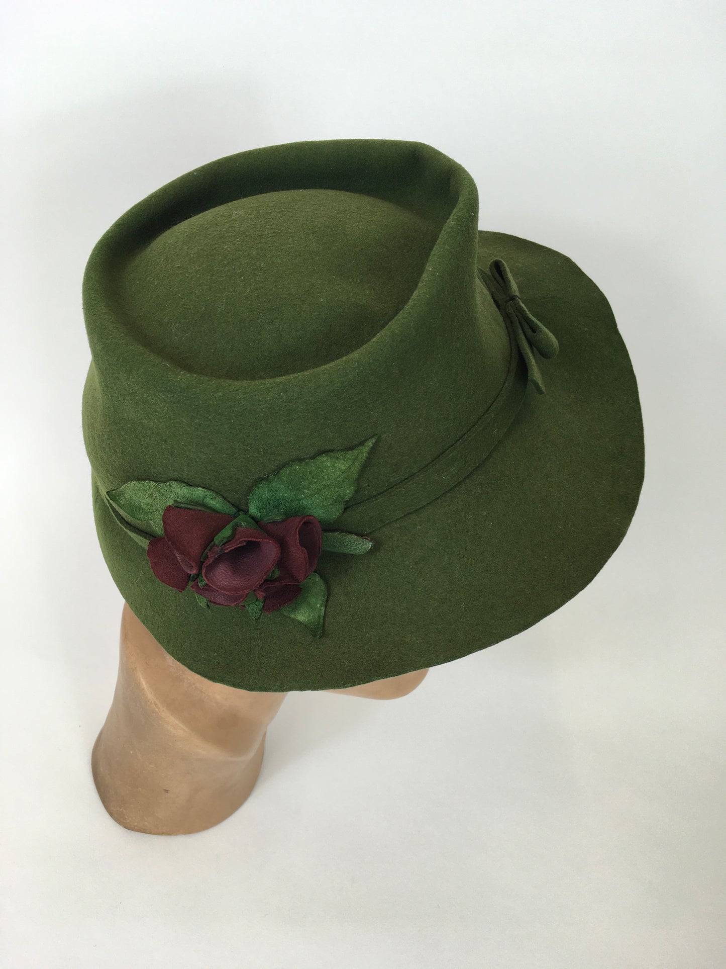 Original Late 1930’s / 1940’s Bottle Green Hat - With Bow and Suede Floral Arrangement
