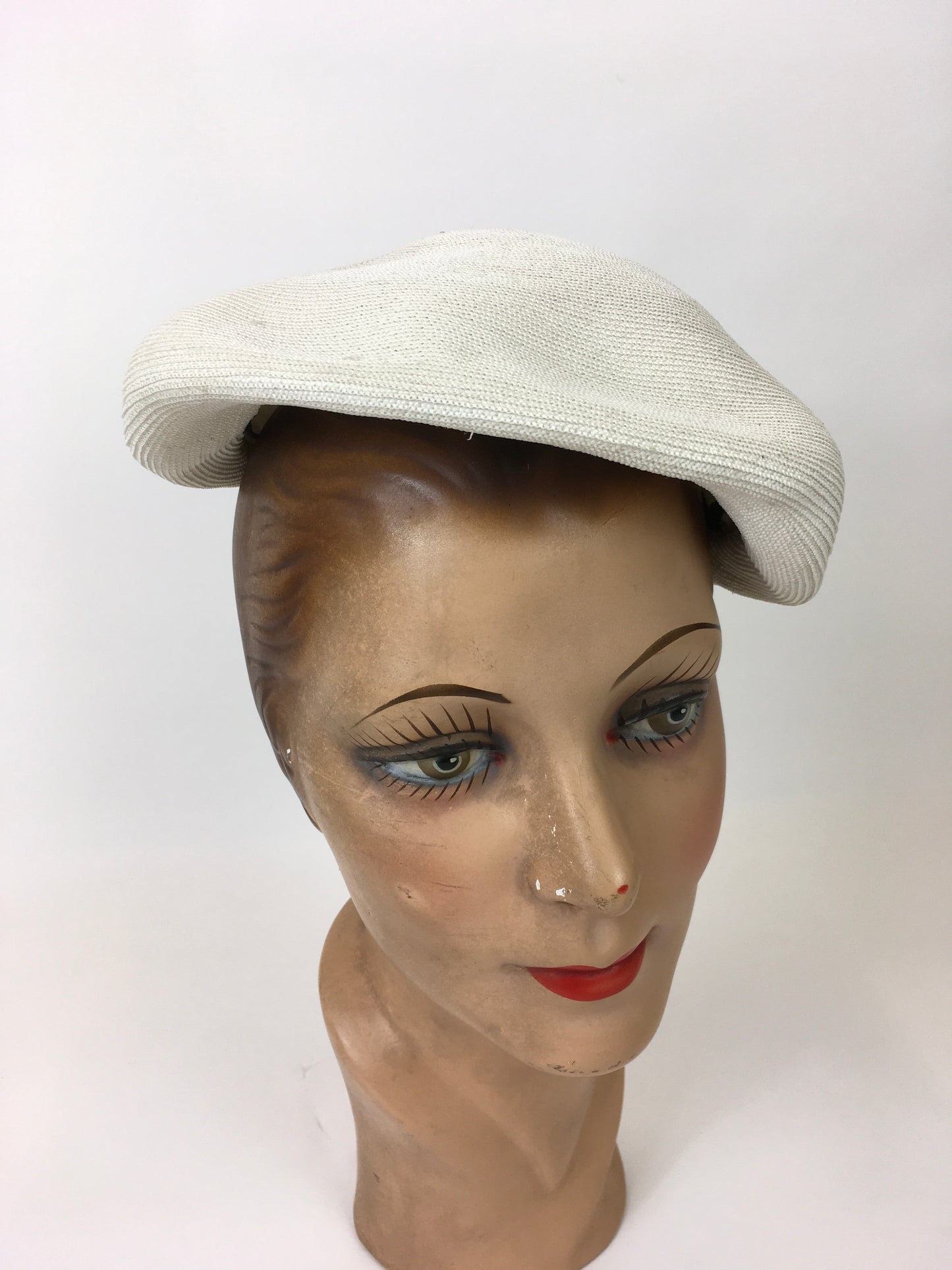 Original 1950’s Simple Yet elegant White Hat - For Chic 50’s Styling