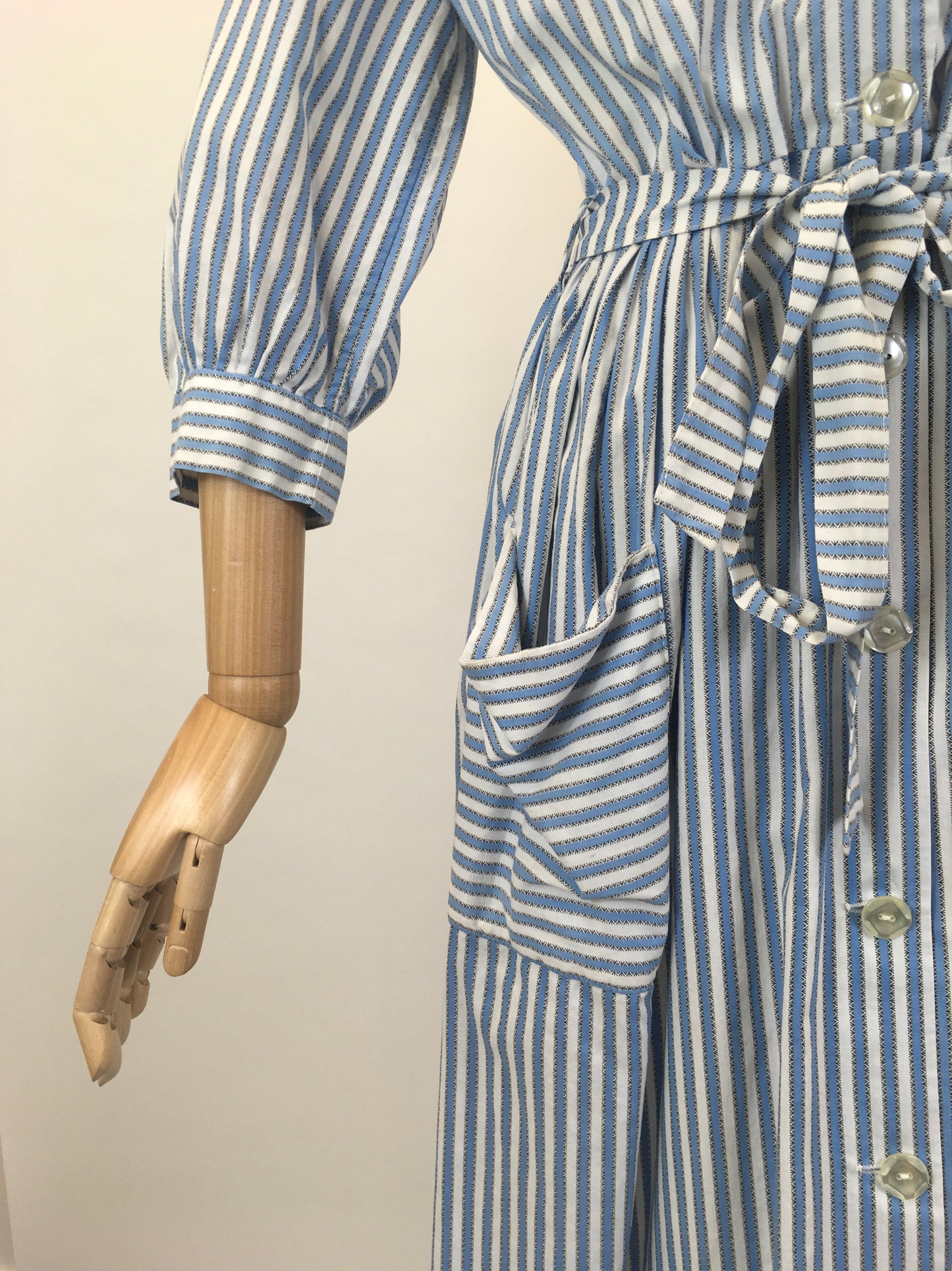 Original 1950’s Darling Blue & White Shirtwaister Dress - With A Classic 50’s Silhouette