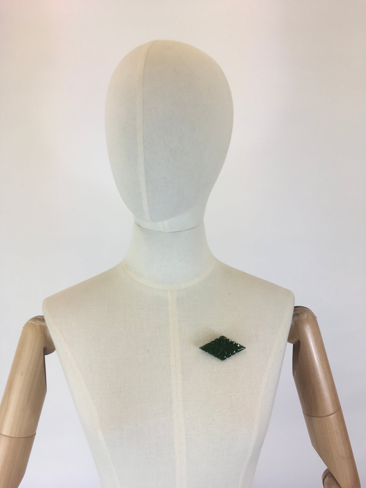 Original late 1940’s early 1950’s Bakelite Leaf Brooch - In Pine Green