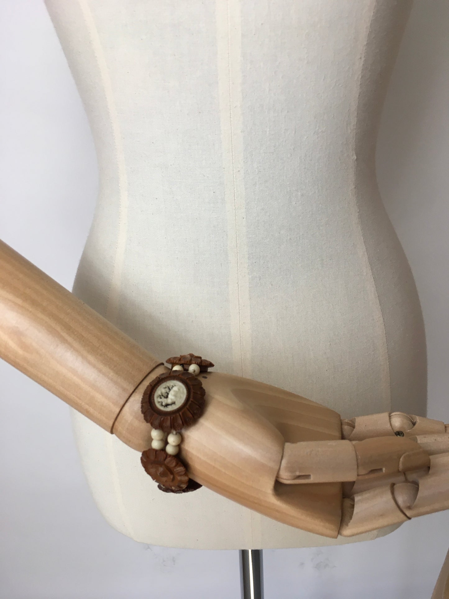 Original 1940’s Celluloid Elastic Bracelet - Simple Cream And Brown