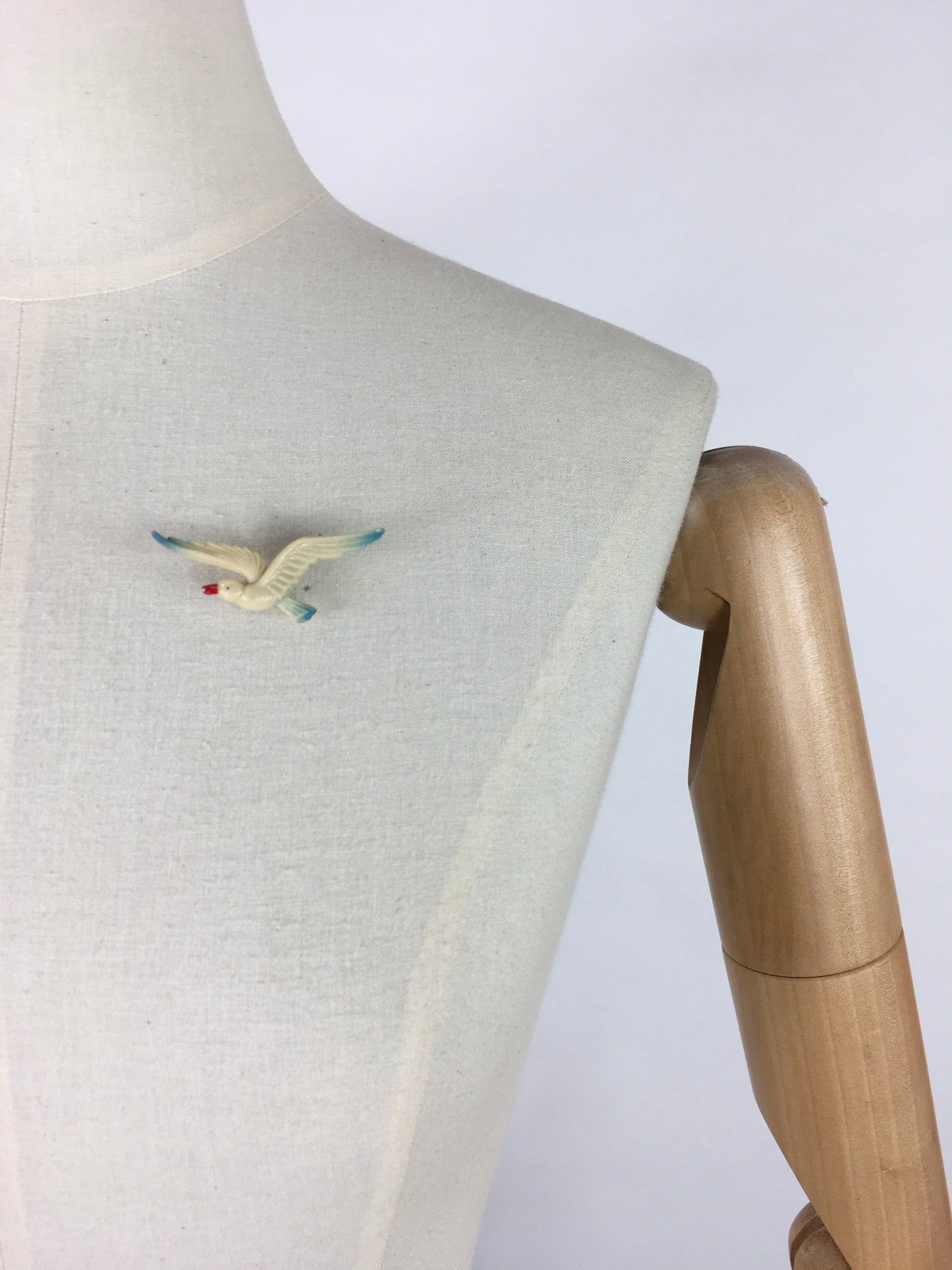 Original 1940s Celluloid Seagull Brooch - With lovely Details and Colourings