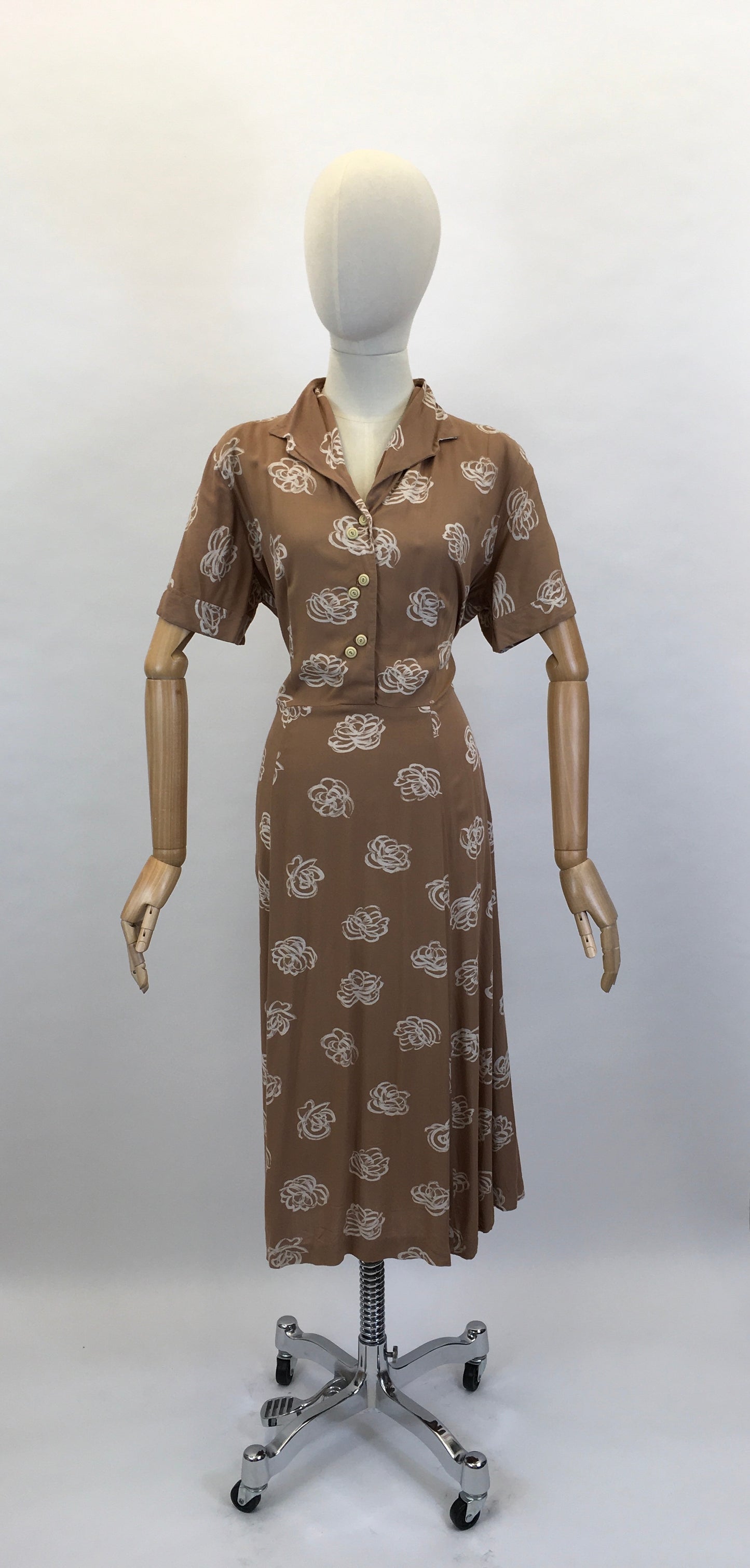 Original 1940’s VOLUP Day Dress - In A Brown & White Floral Swirl Print Cotton