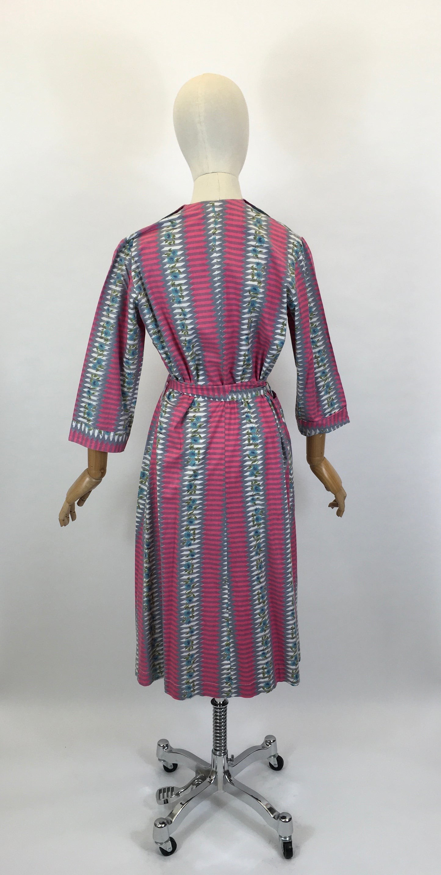 Original 1950’s Pretty Cotton Day Dress - In Bright Pinks, Blues & Greys