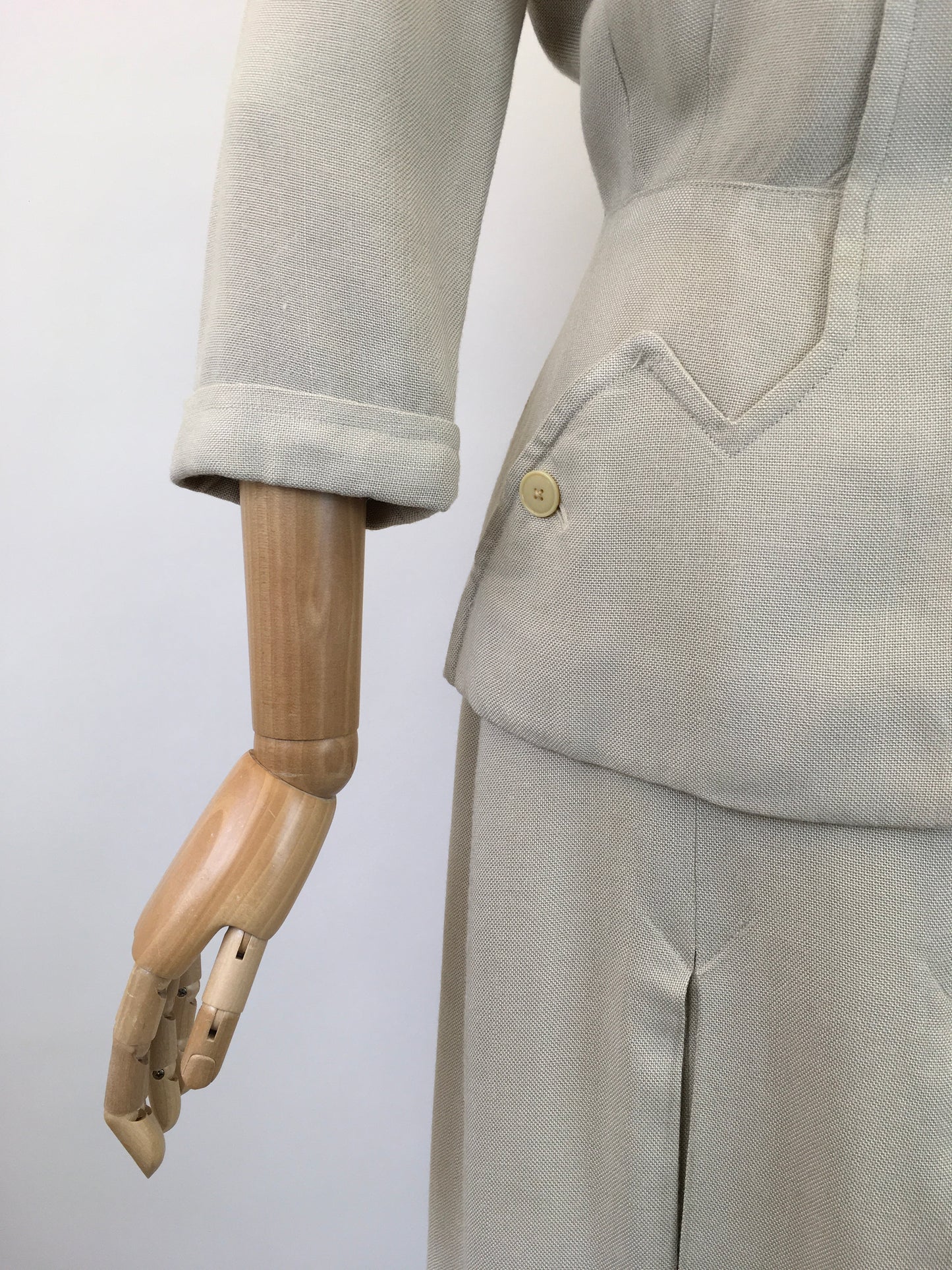 Original Early 1940’s Sensational Moygashal Linen 2pc Suit - By ‘ Fashion Sport’